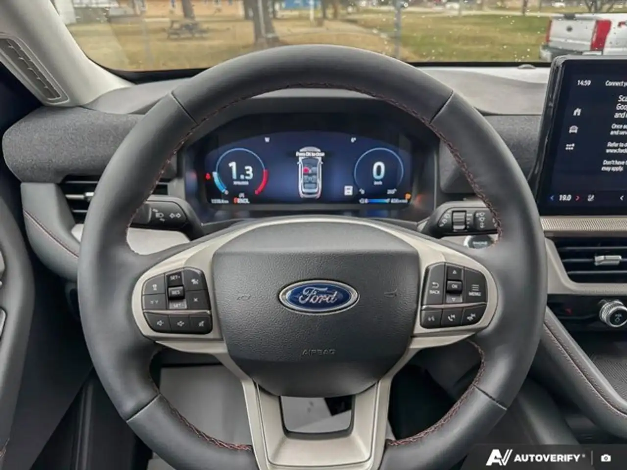 Ford Explorer снимка Ford Explorer