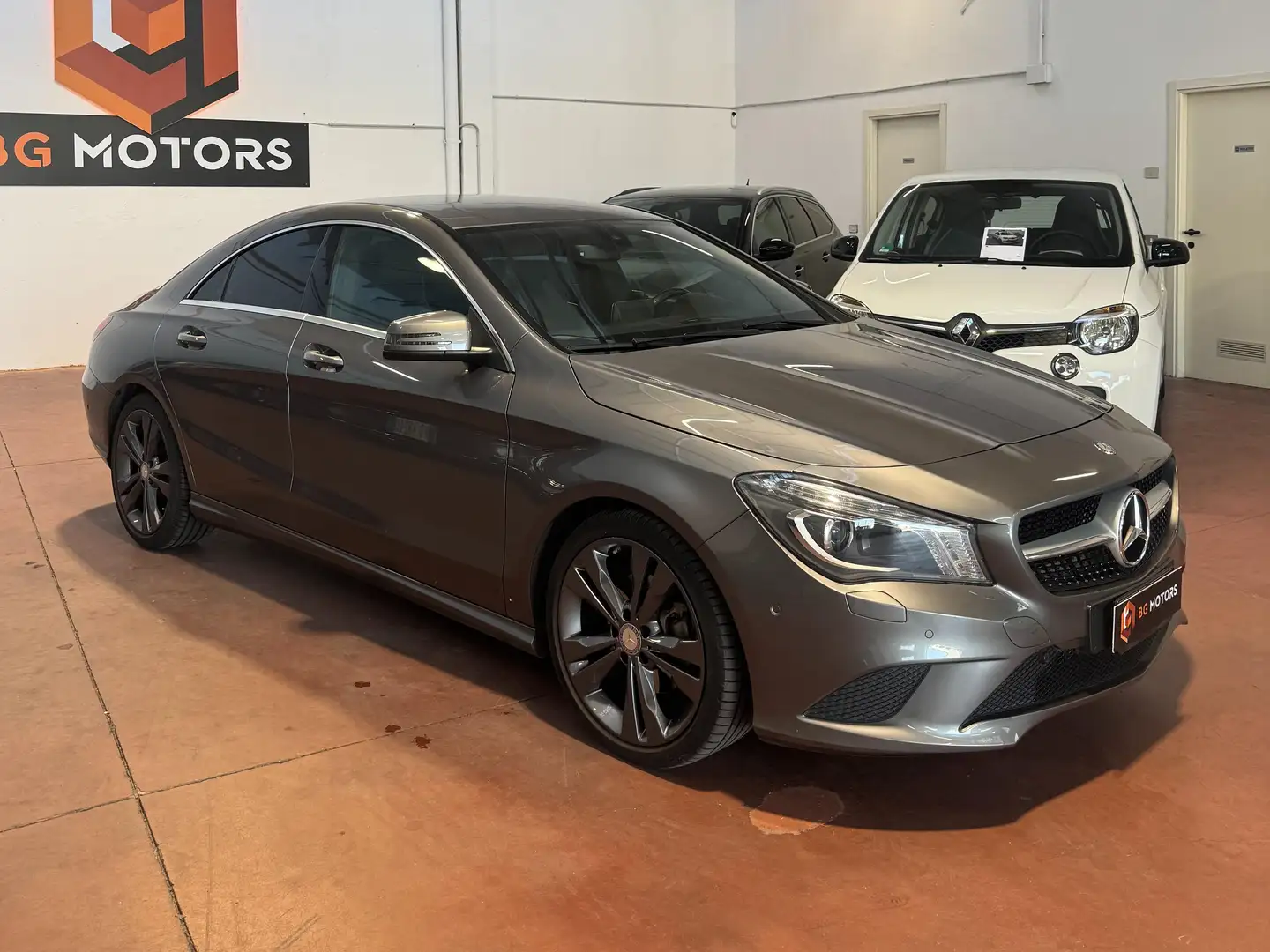 Mercedes-Benz CLA 180 CLA - C117 Premium Gris - 2