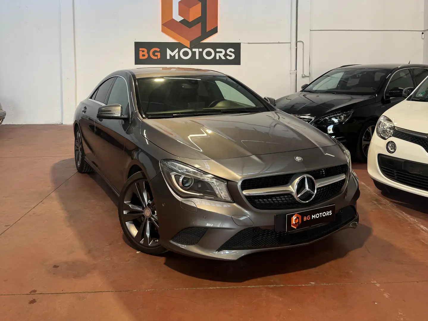 Mercedes-Benz CLA 180 CLA - C117 Premium Gris - 1
