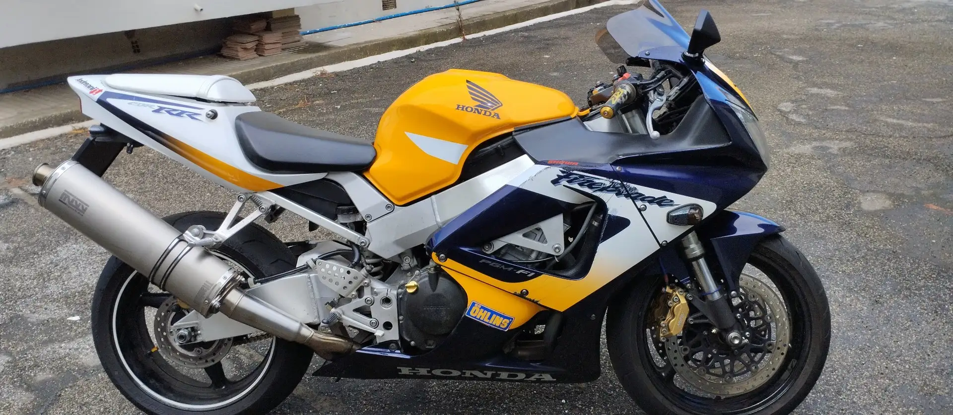 Honda CBR 900 Amarillo - 1