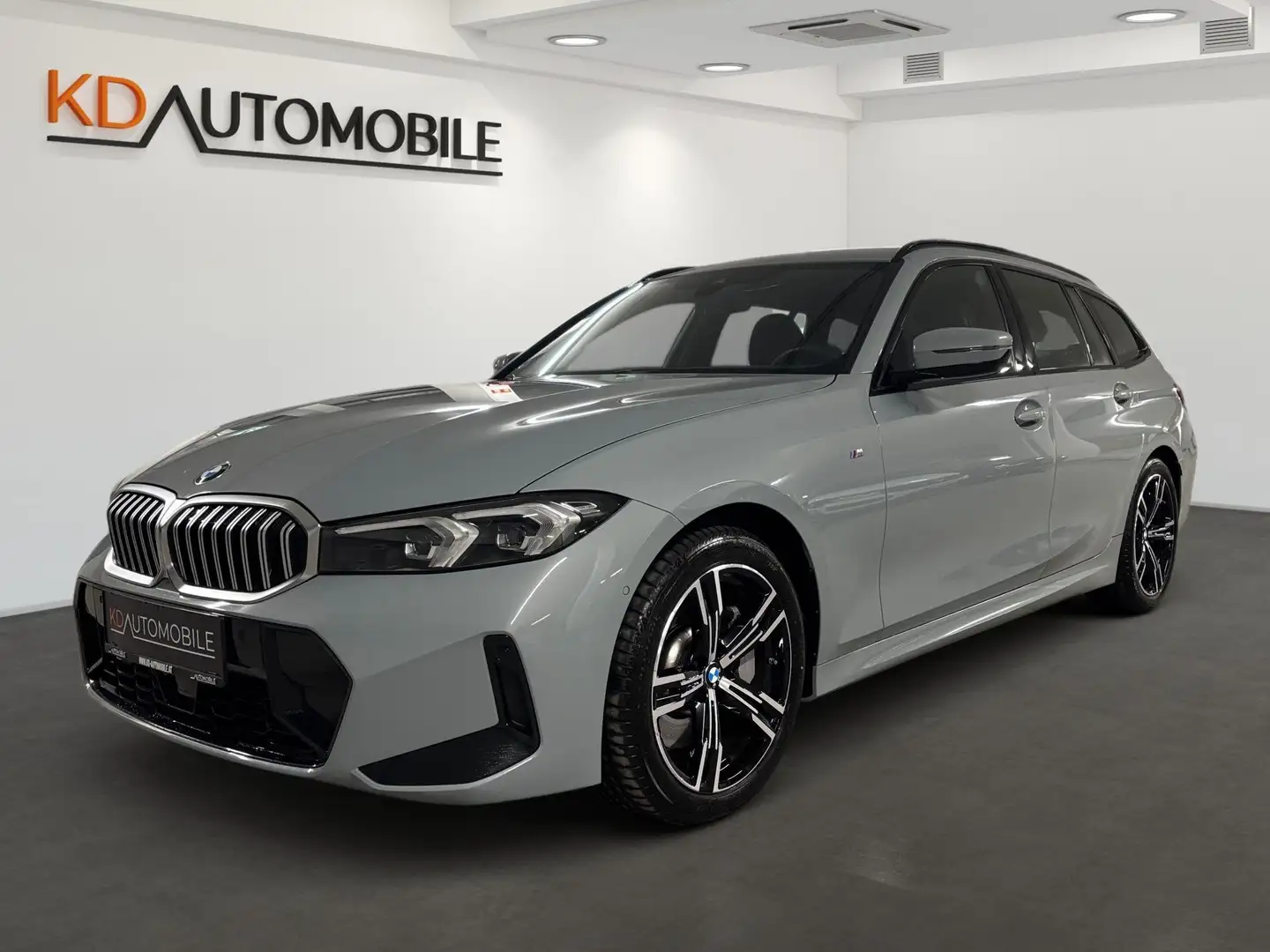 BMW 330 i xDrive Touring Aut., M-Paket ! Grau - 1