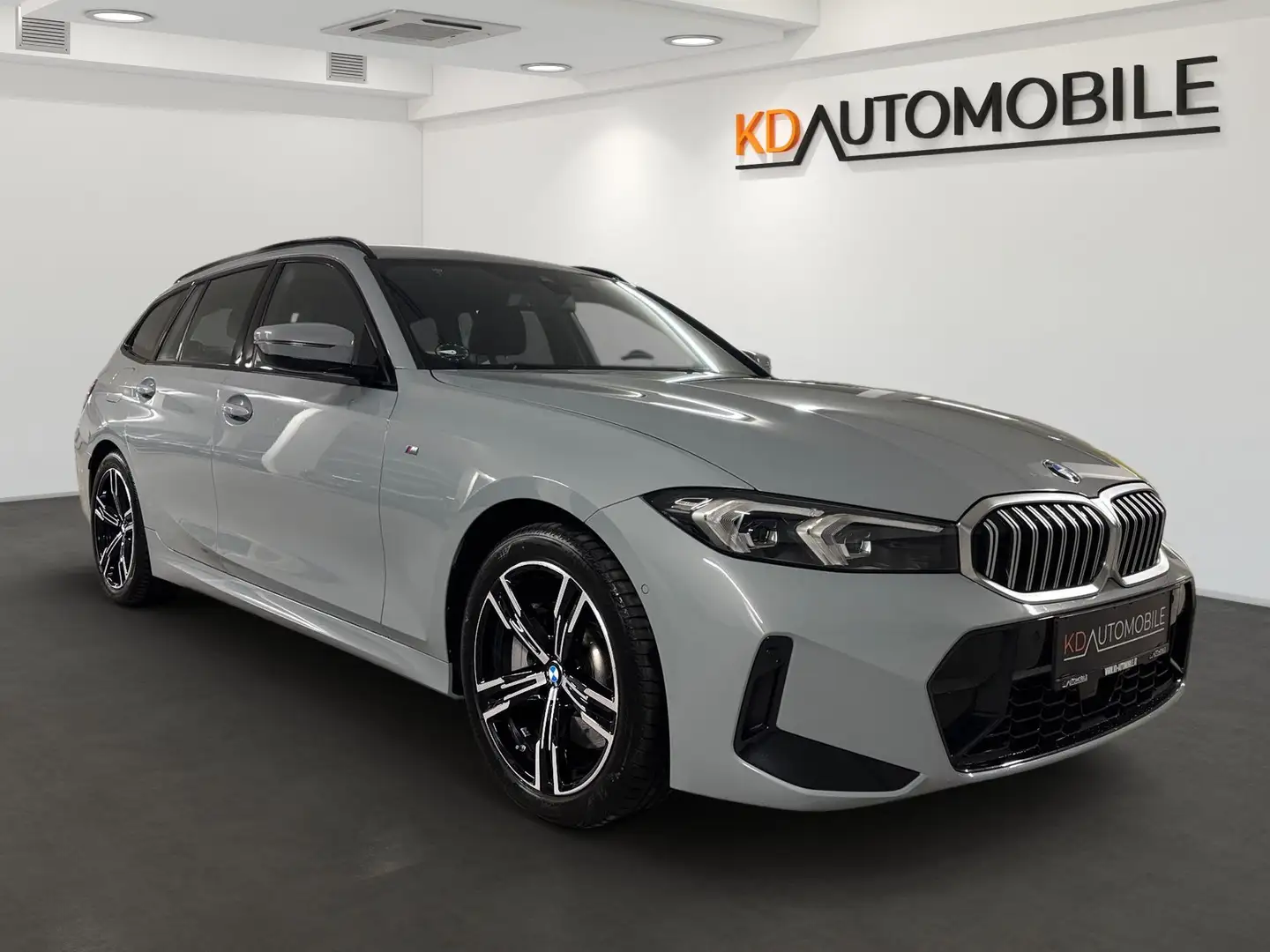BMW 330 i xDrive Touring Aut., M-Paket ! Grau - 2