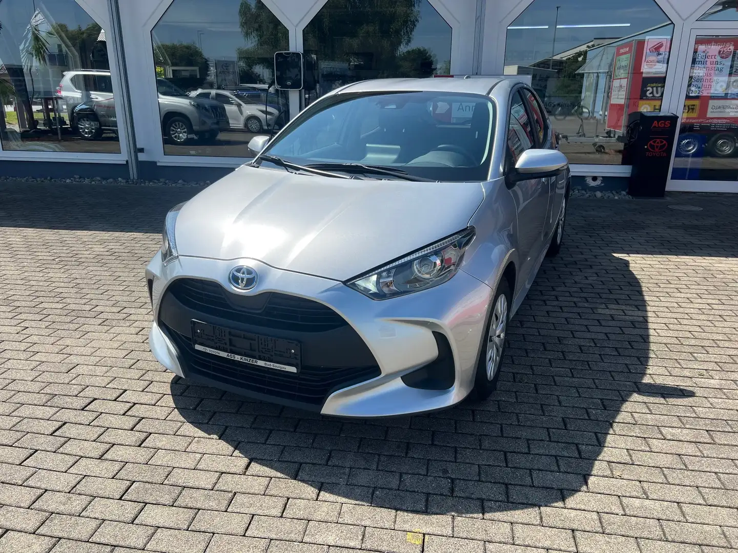Toyota Yaris Hybrid Business Edition Silber - 1