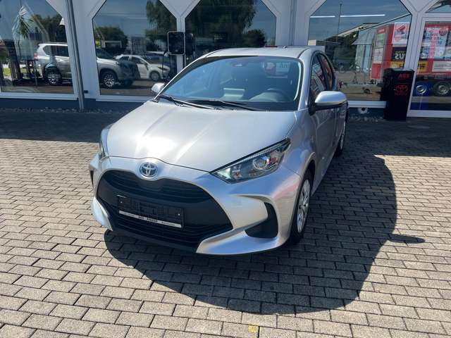 Imagine Toyota Yaris Hybrid Business Edition