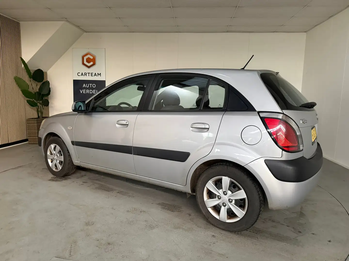 Kia Rio 1.4 X-pect Airco, LMV Rijdt echt super. Grau - 2