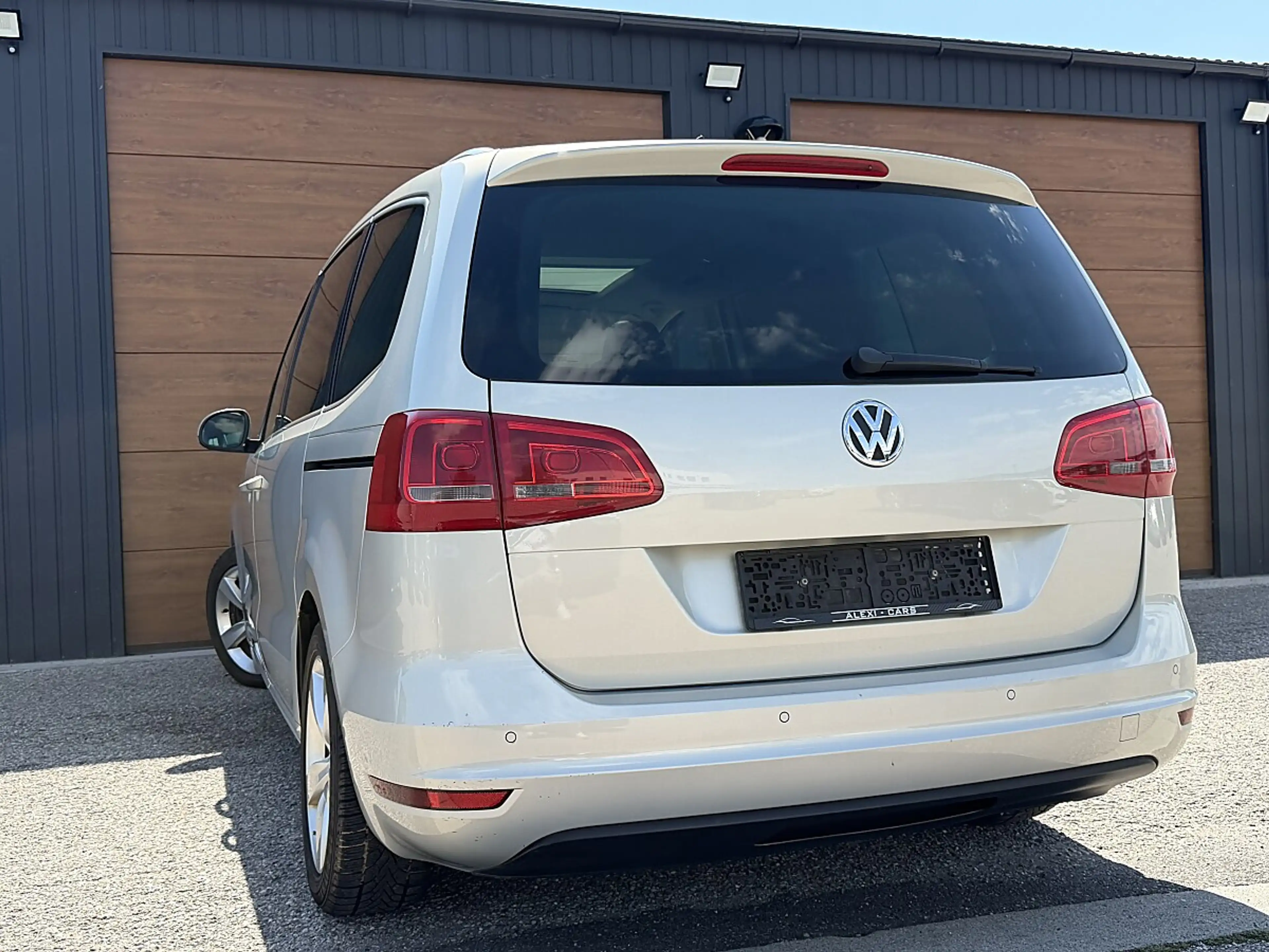 Volkswagen Sharan Sky BMT 2,0 TDI DPF DSG — photo 12