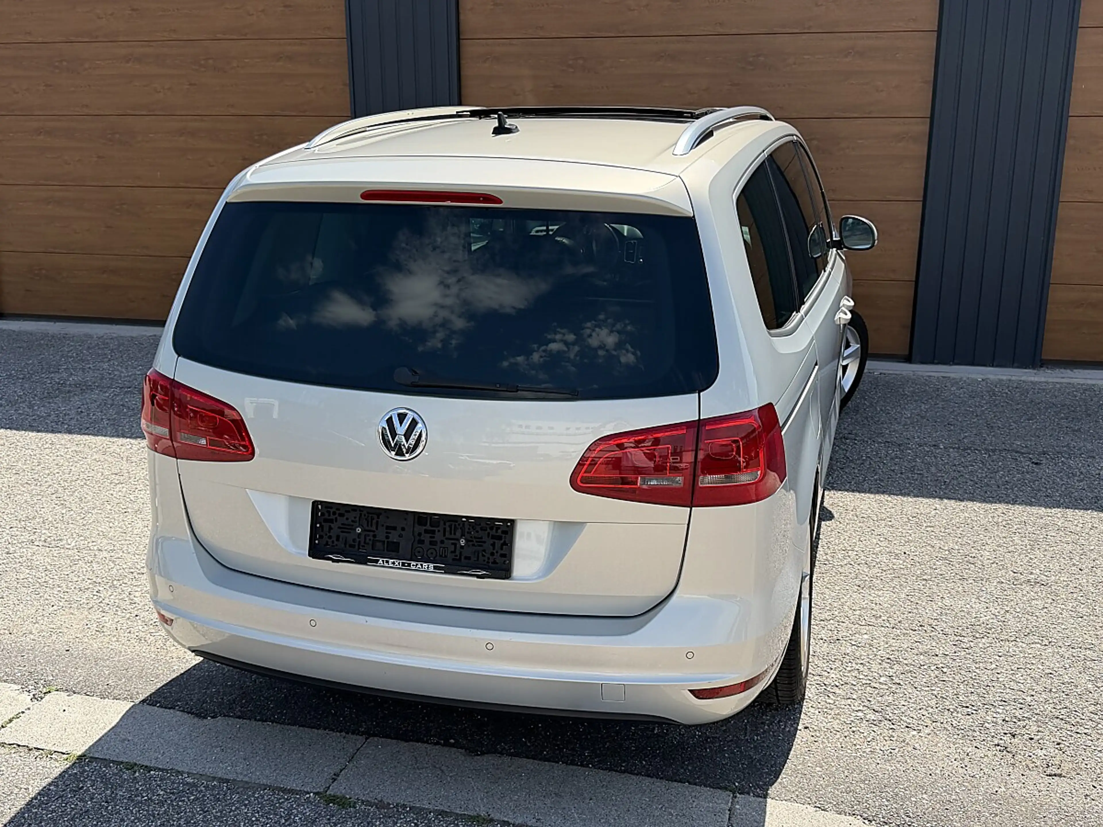 Volkswagen Sharan Sky BMT 2,0 TDI DPF DSG — photo 10