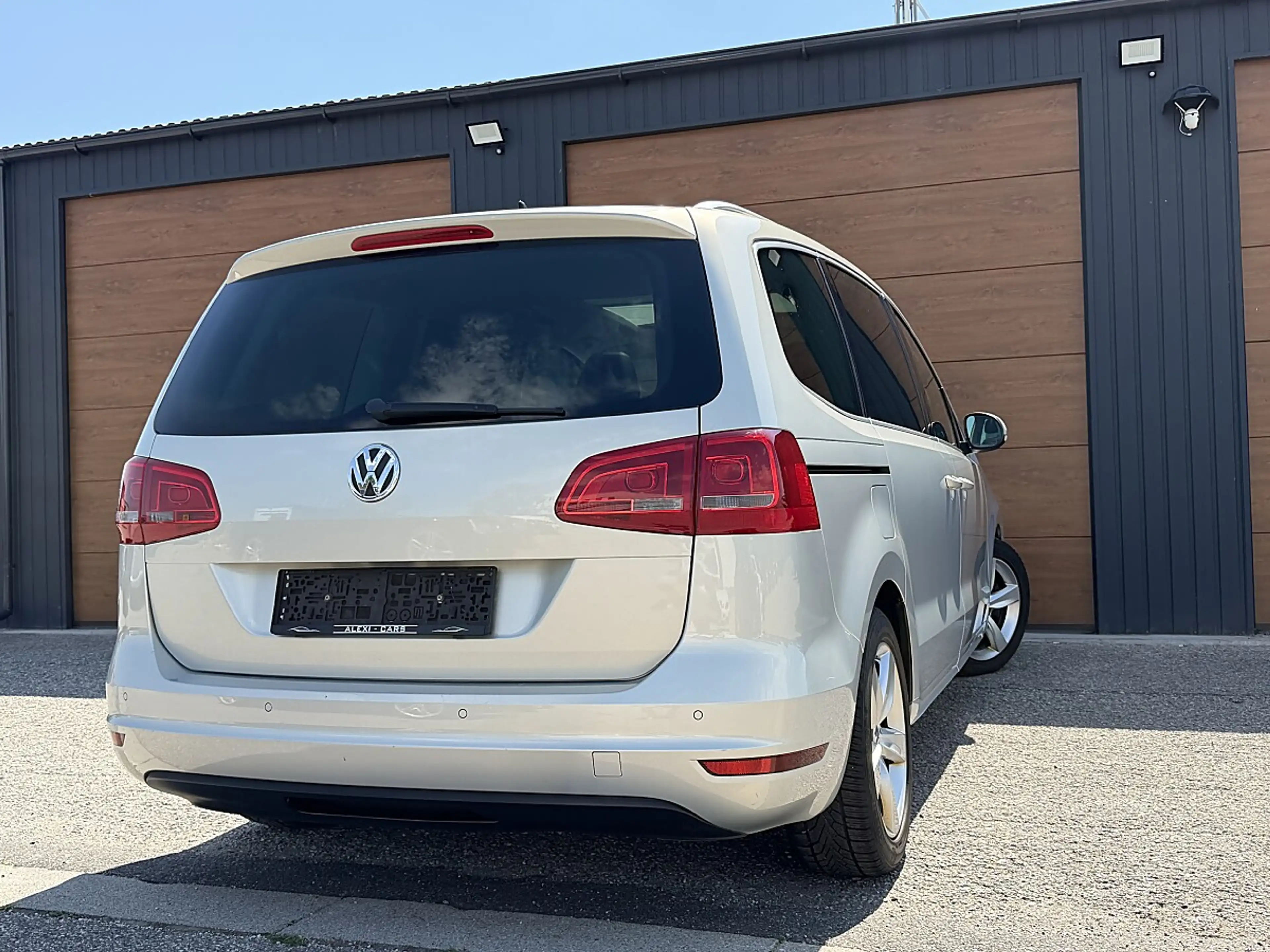 Volkswagen Sharan Sky BMT 2,0 TDI DPF DSG — photo 9
