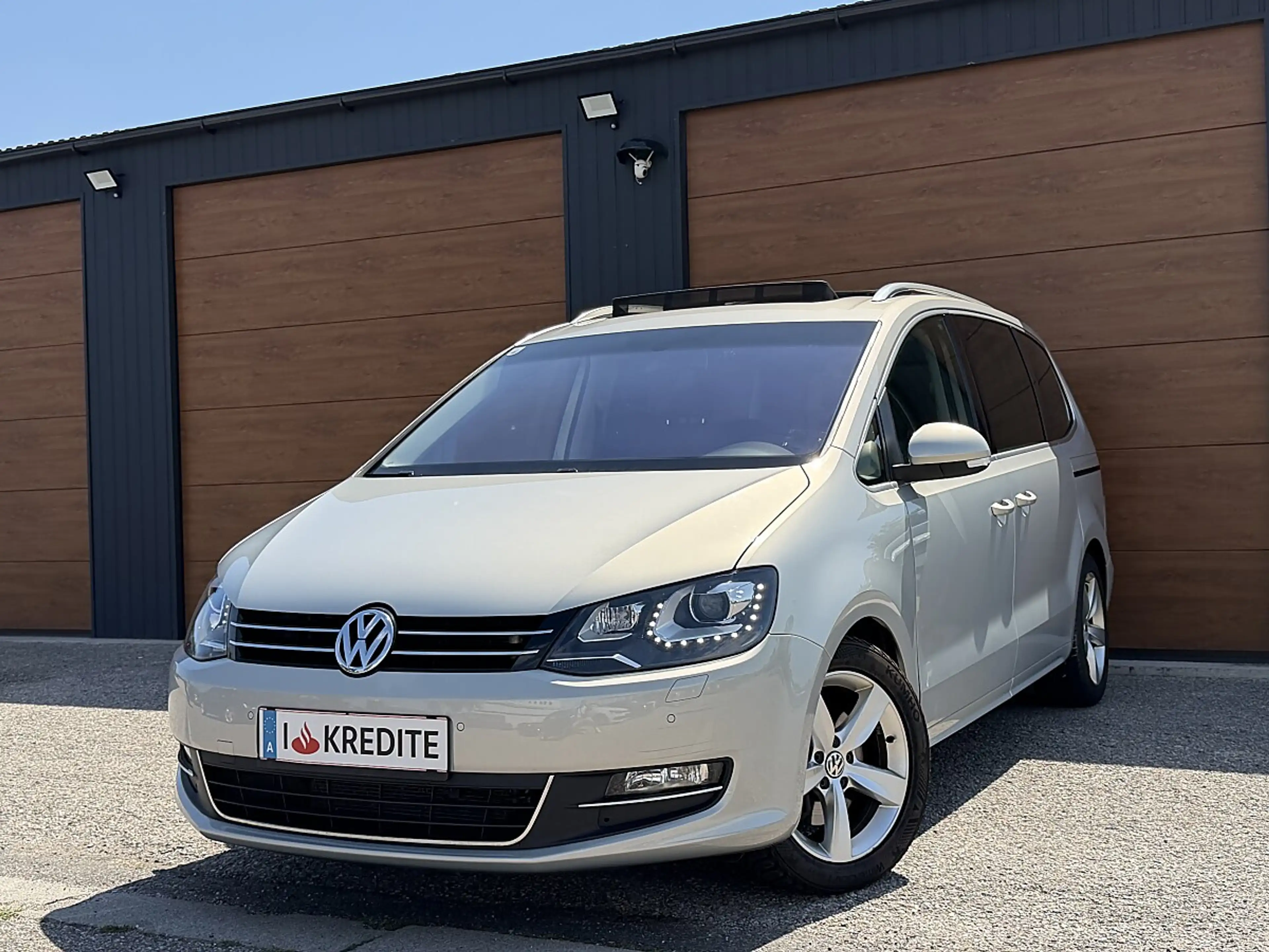 Volkswagen Sharan Sky BMT 2,0 TDI DPF DSG — photo 4