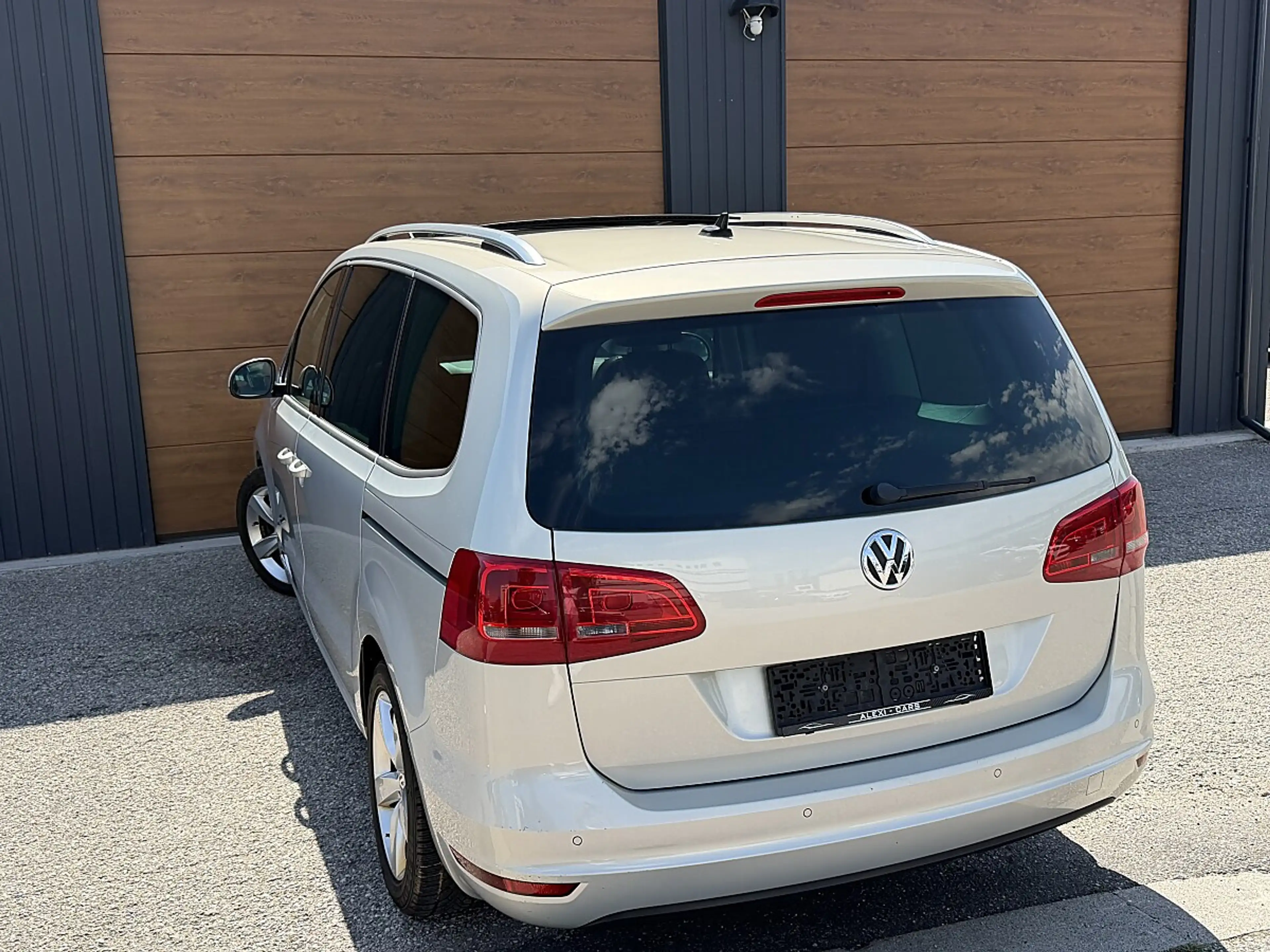 Volkswagen Sharan Sky BMT 2,0 TDI DPF DSG — photo 13