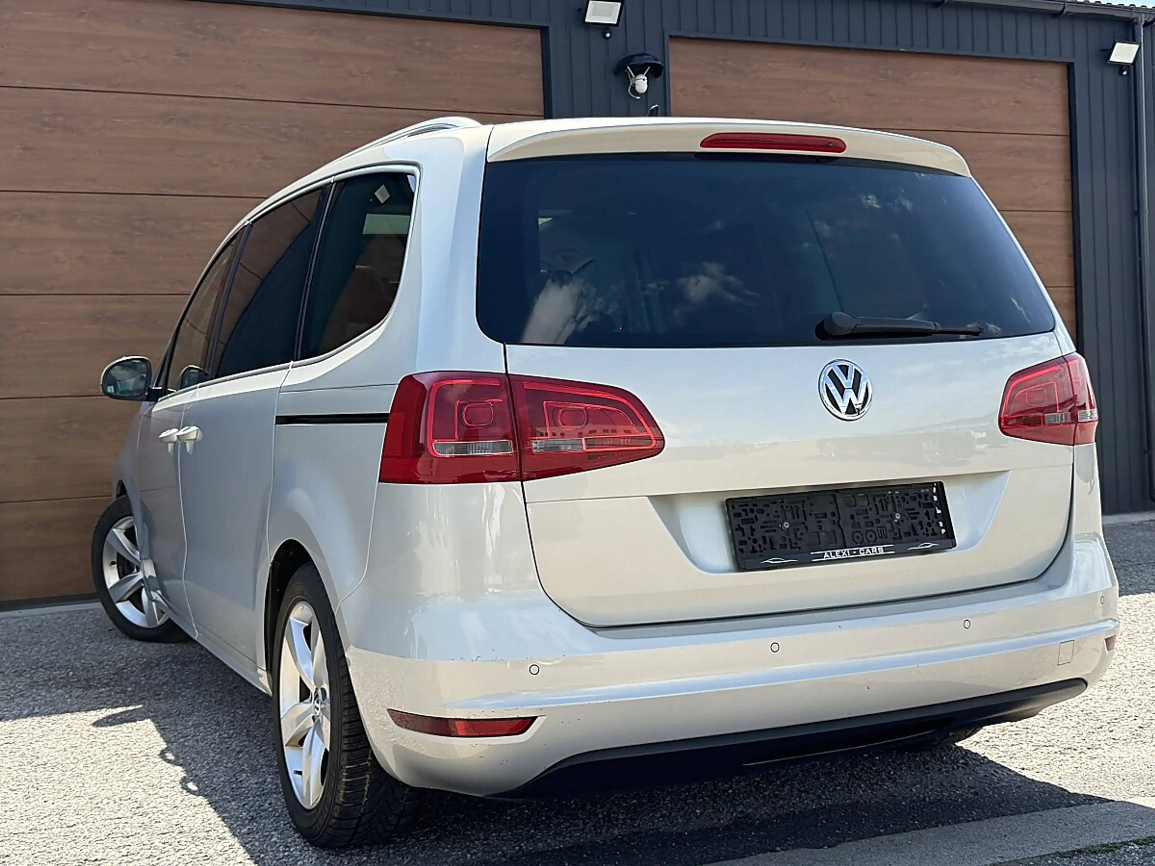 Volkswagen Sharan Sky BMT 2,0 TDI DPF DSG — photo 11