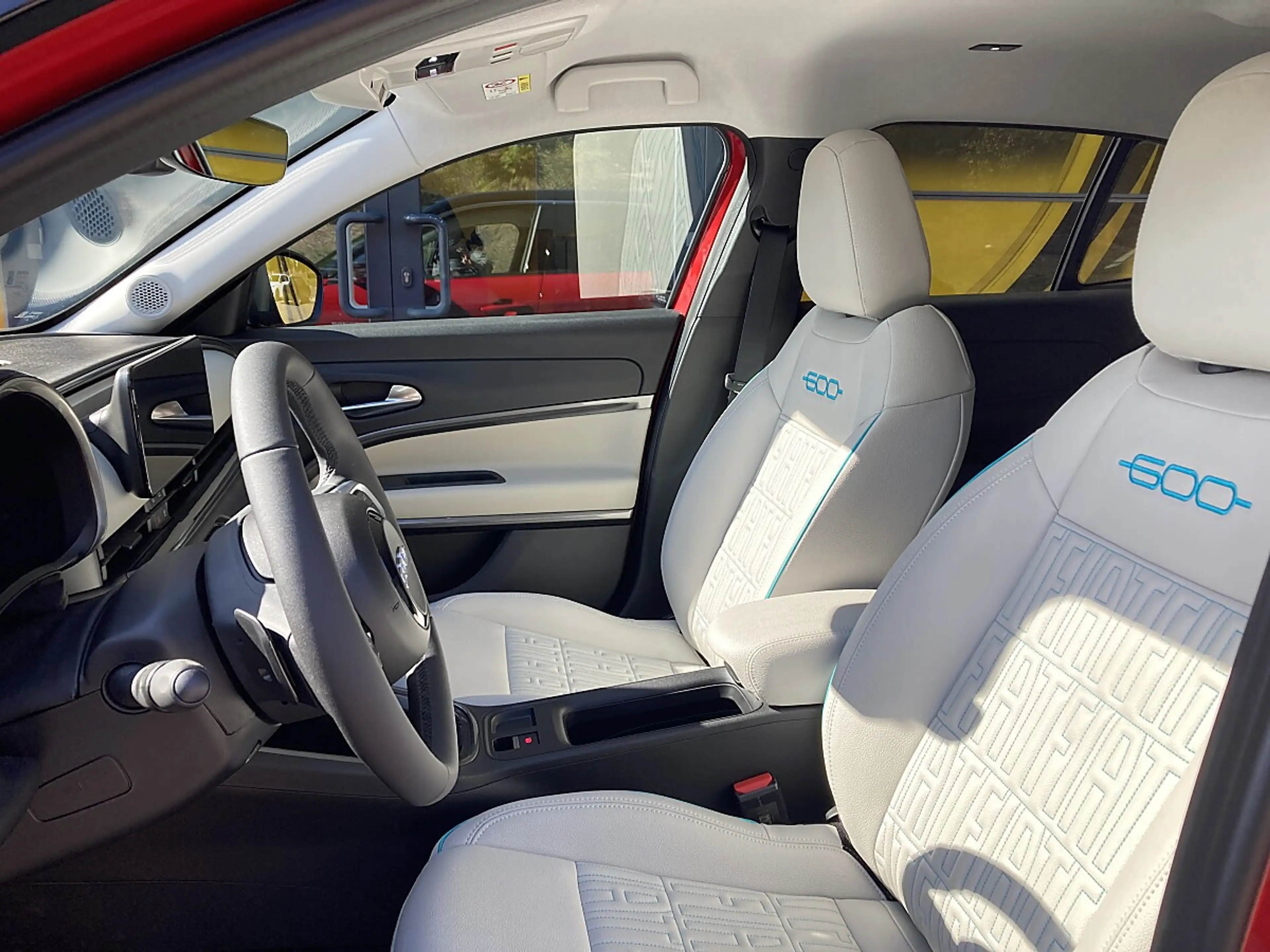 Fiat 600 Hybrid mHEV 110 6-Gang eDCT La Prima — photo 9