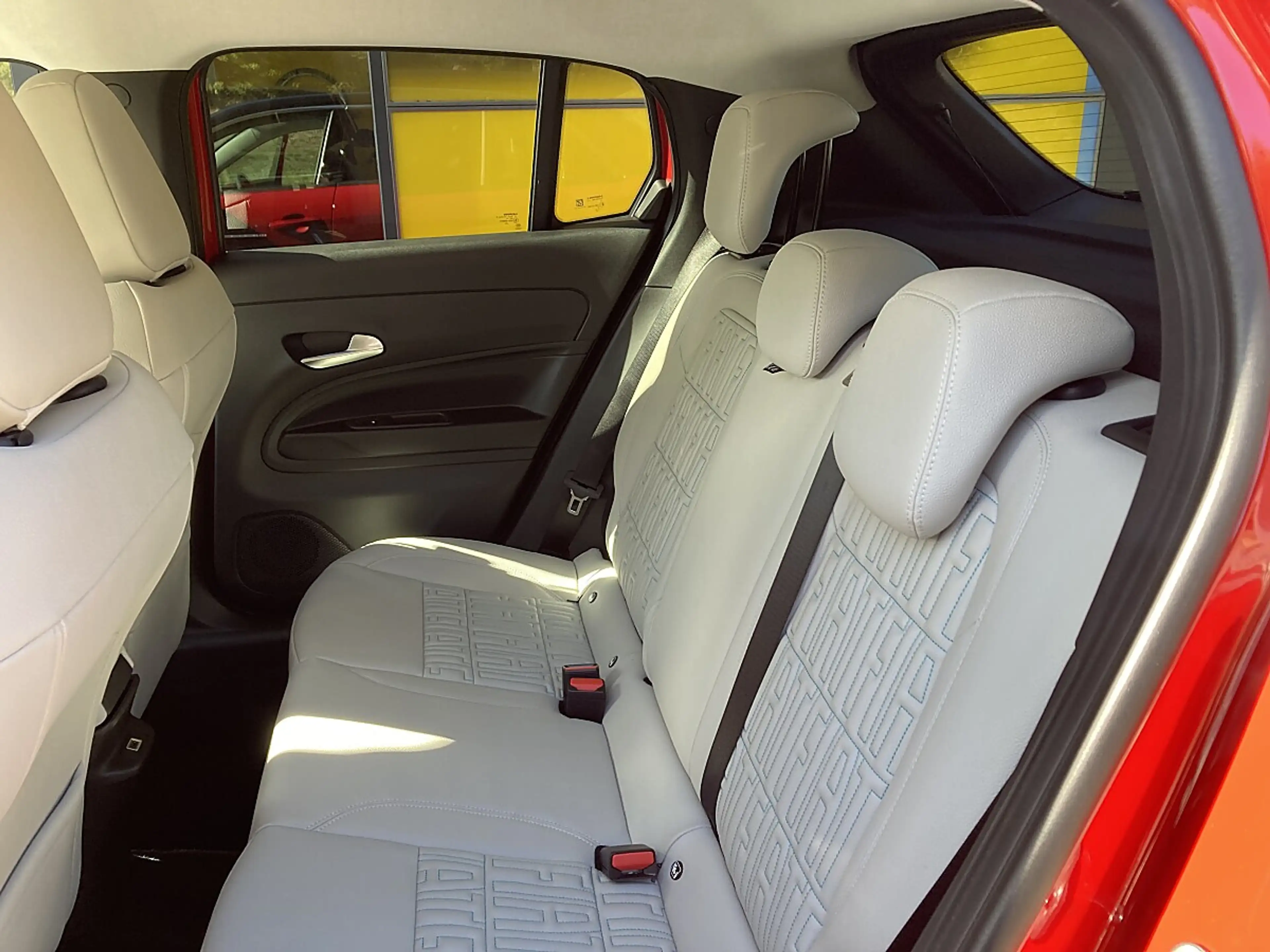Fiat 600 Hybrid mHEV 110 6-Gang eDCT La Prima — photo 10