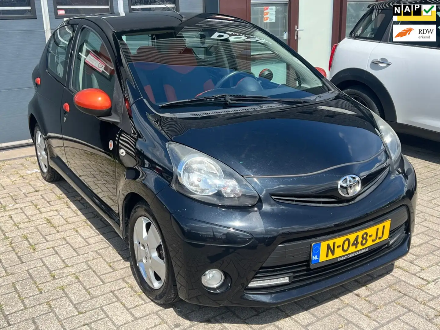 Toyota Aygo 1.0 VVT-i Dynamic Orange Noir - 1