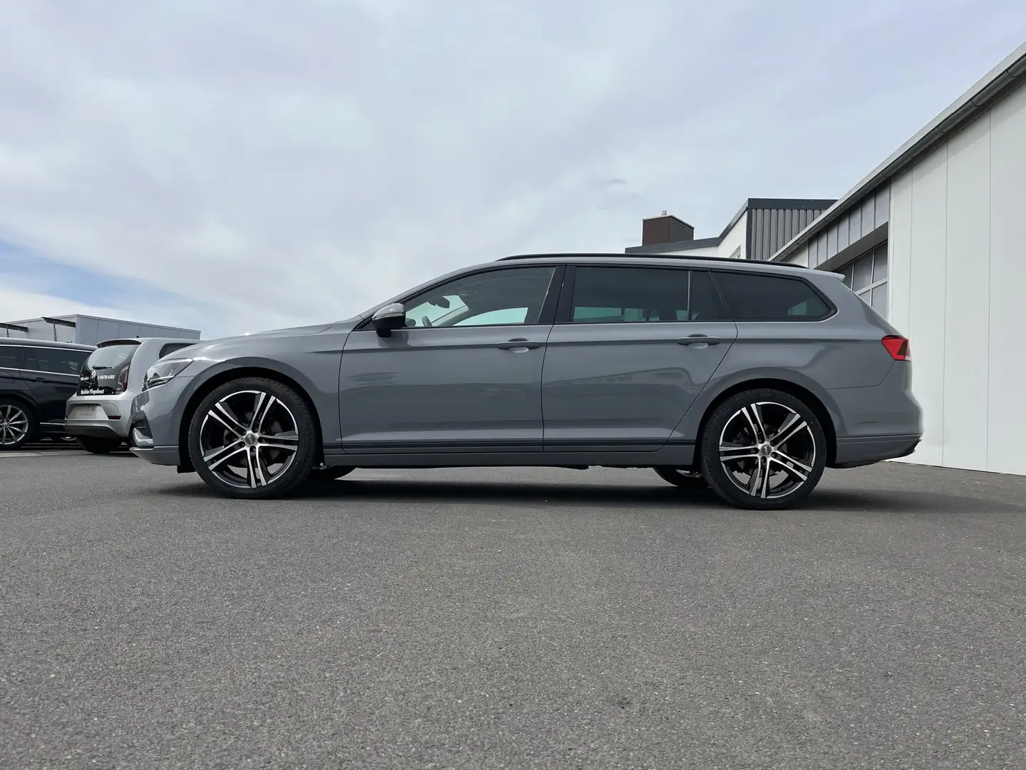 Volkswagen Passat Variant 1.5 TSI DSG R-Line Optik 148€ m. 20% Anzahlung D Grau - 2