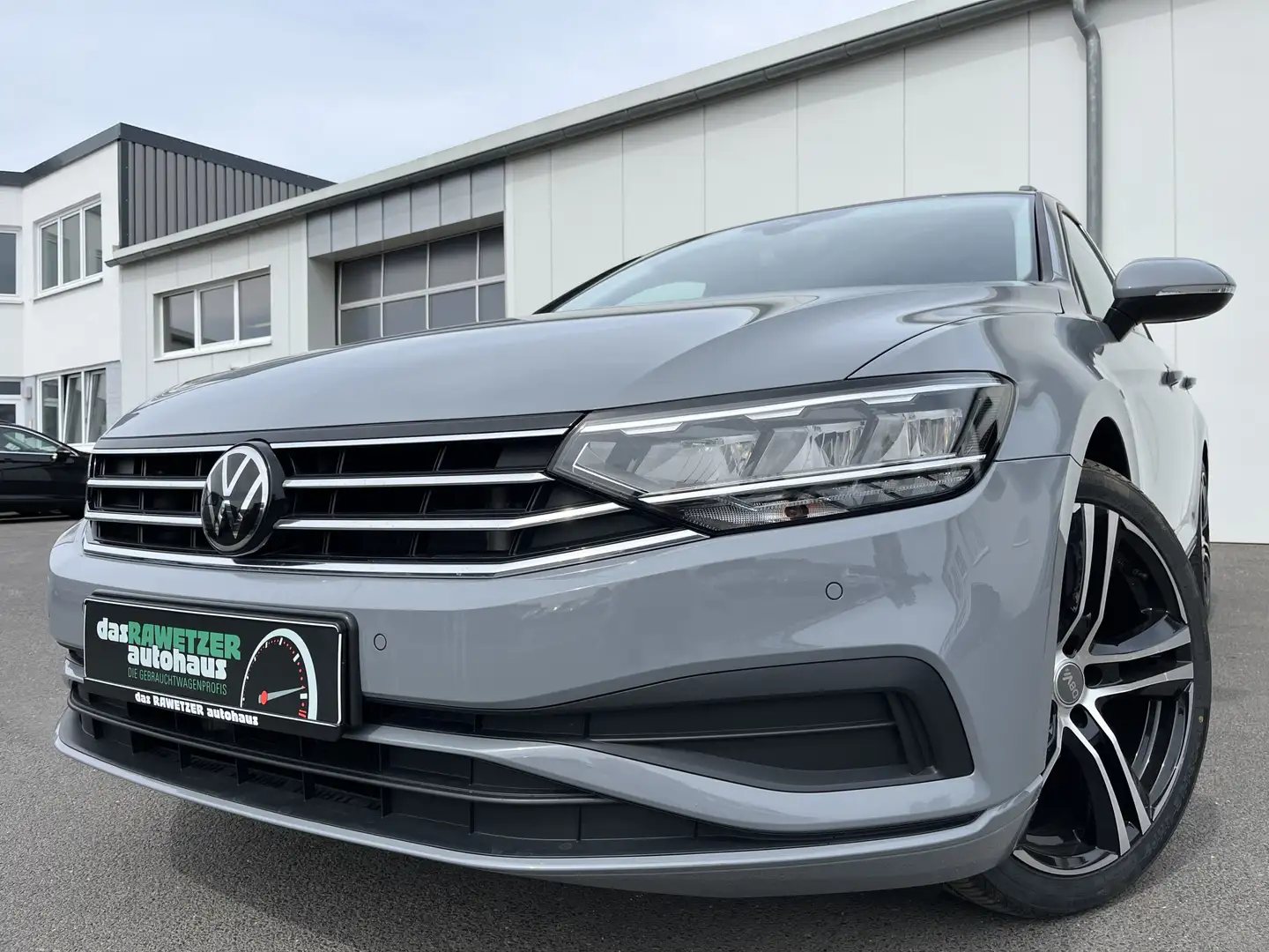 Volkswagen Passat Variant 1.5 TSI DSG R-Line Optik 148€ m. 20% Anzahlung D Grau - 1