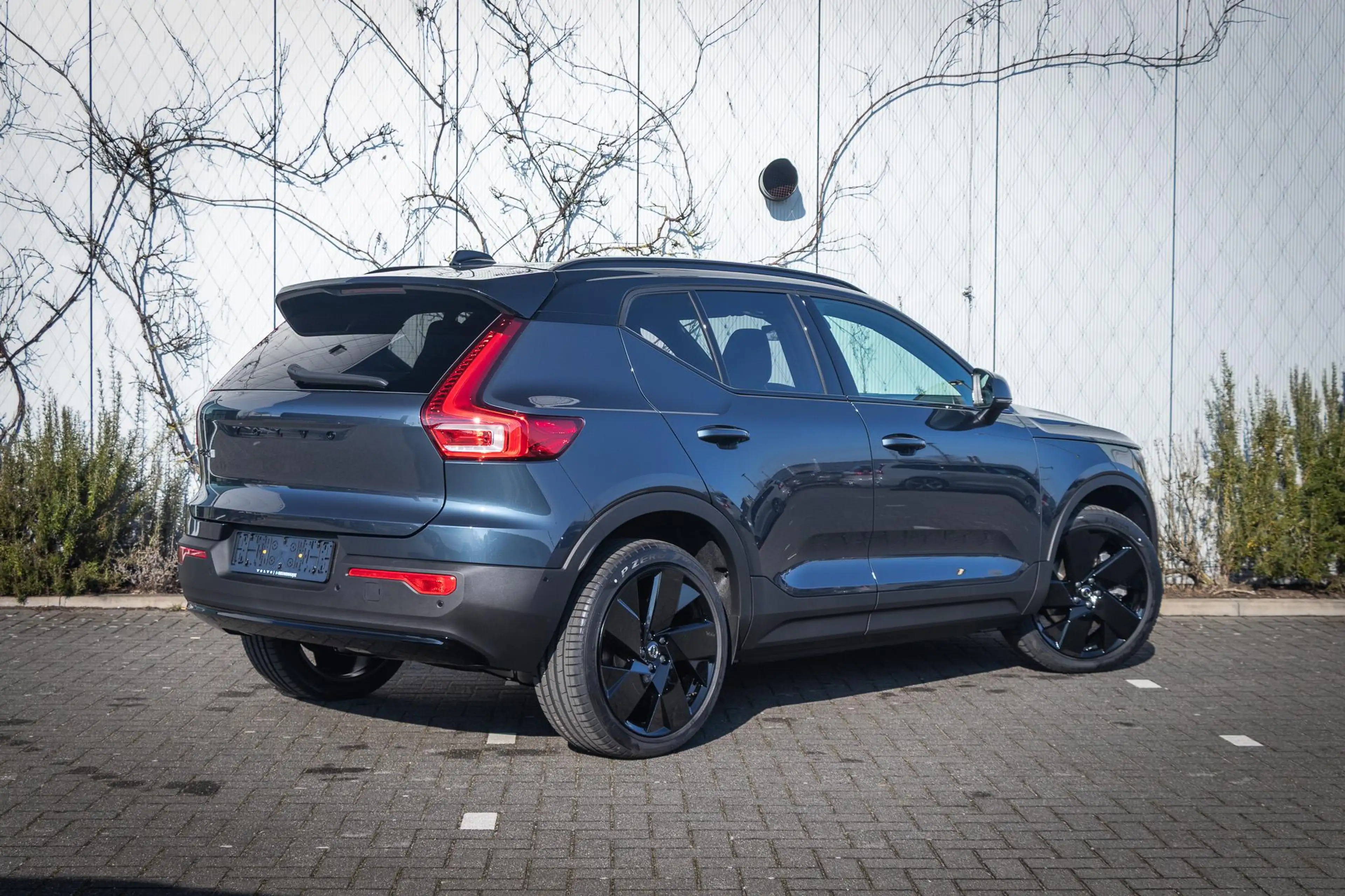 Volvo EX40 Single Motor Ext. Range Ultra Black Edition 82 kWh — photo 3