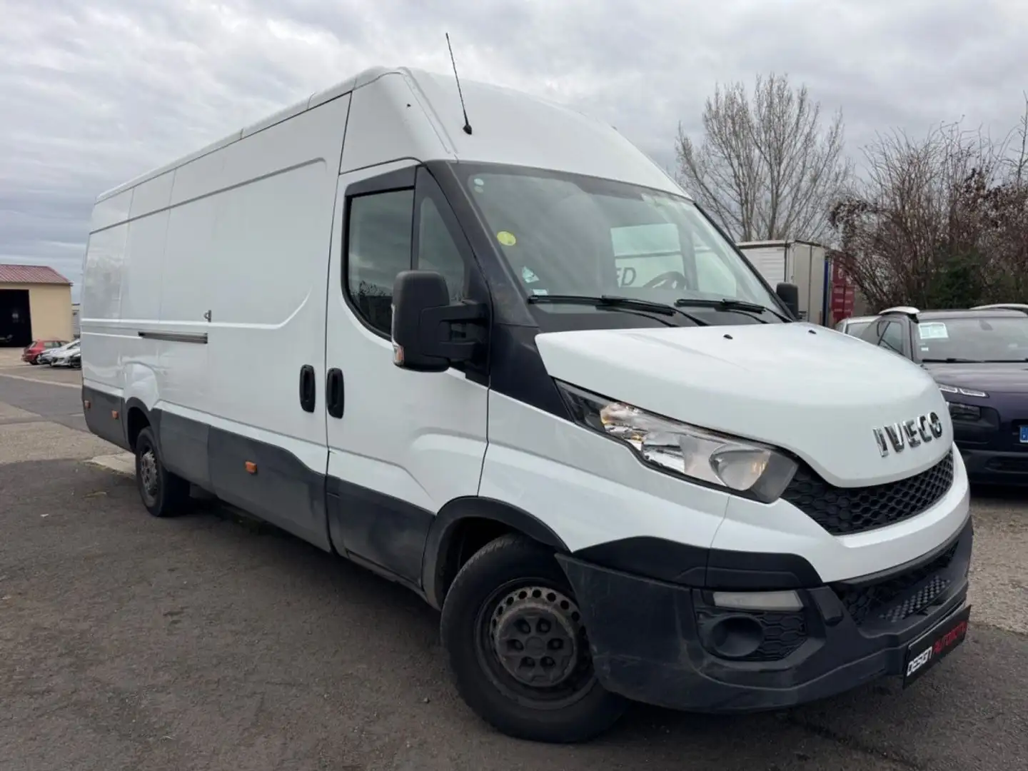 Iveco Daily FOURGON 35S15 146CH 3.0D Weiß - 2