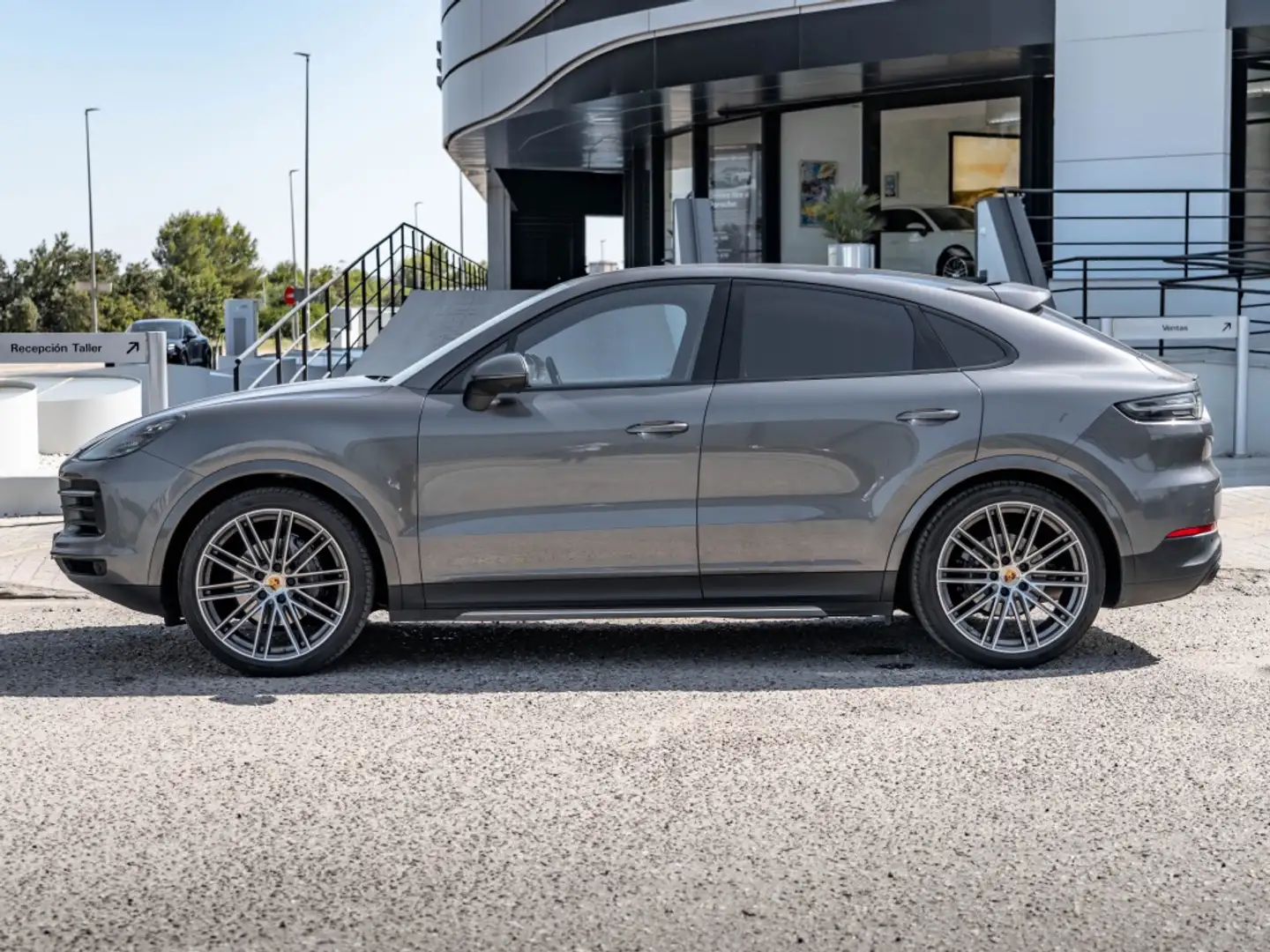 Porsche Cayenne Aut. Gris - 2