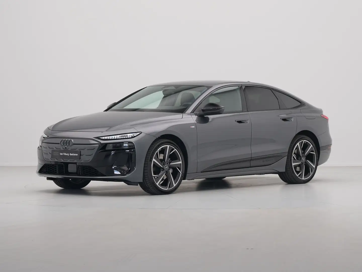 Audi A6 Sportback e-tron S edition 83 kWh Bijrijdersdiplay Grijs - 2