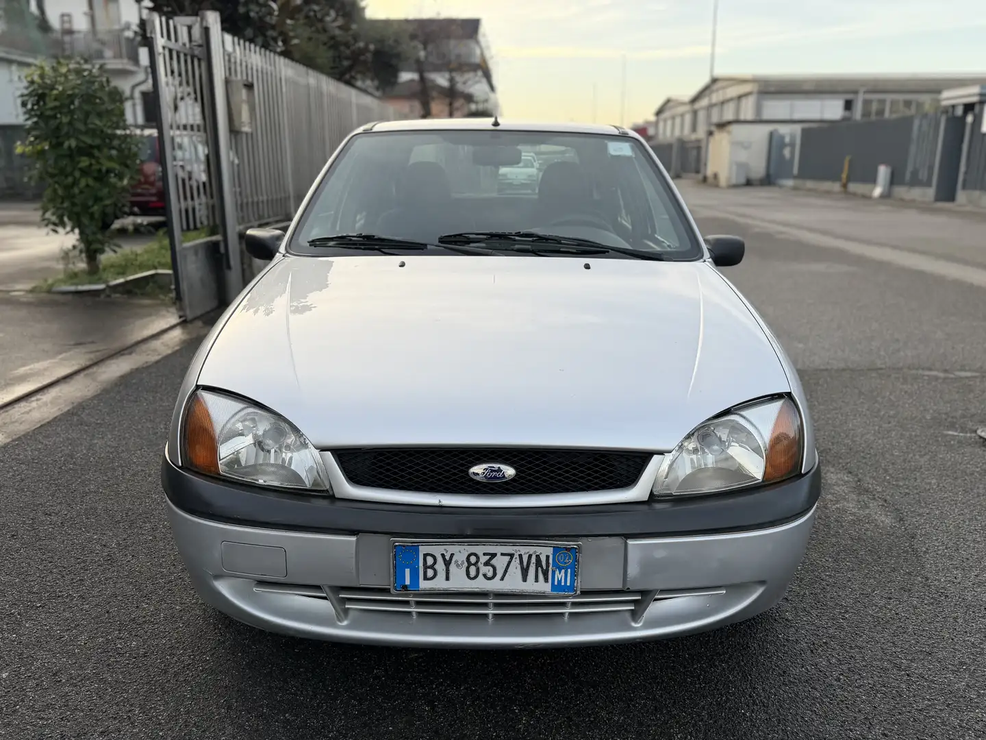 Ford Fiesta Euro 4 5p 1.2 16v Zetec Plateado - 2