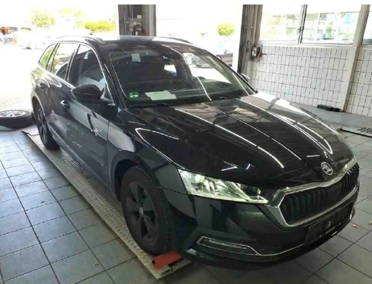 Skoda Octavia Combi 2.0 TDI DSG Style Matrix, Navi Noir - 2