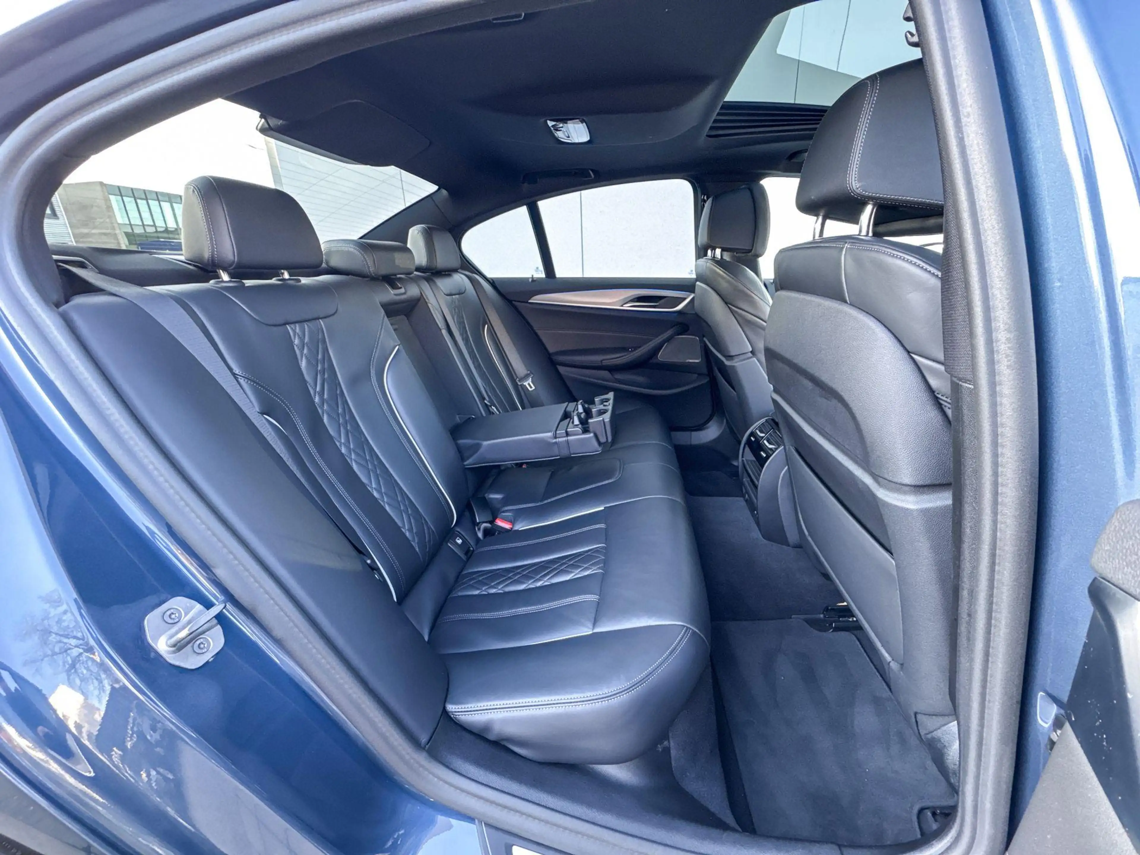 BMW 545 5 Serie 545e xDrive High Executive / Glazen Schuif — photo 9