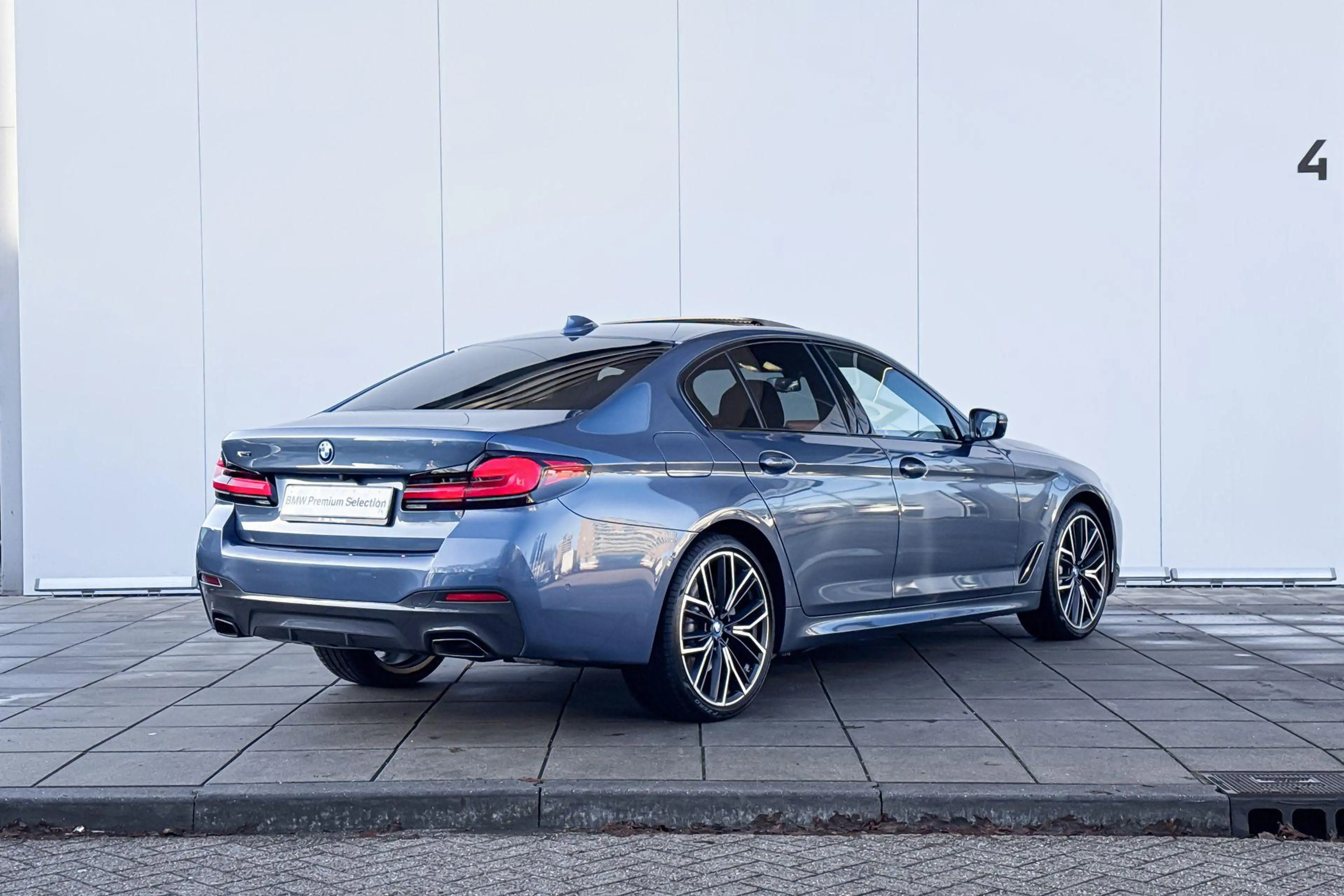 BMW 545 5 Serie 545e xDrive High Executive / Glazen Schuif — photo 4