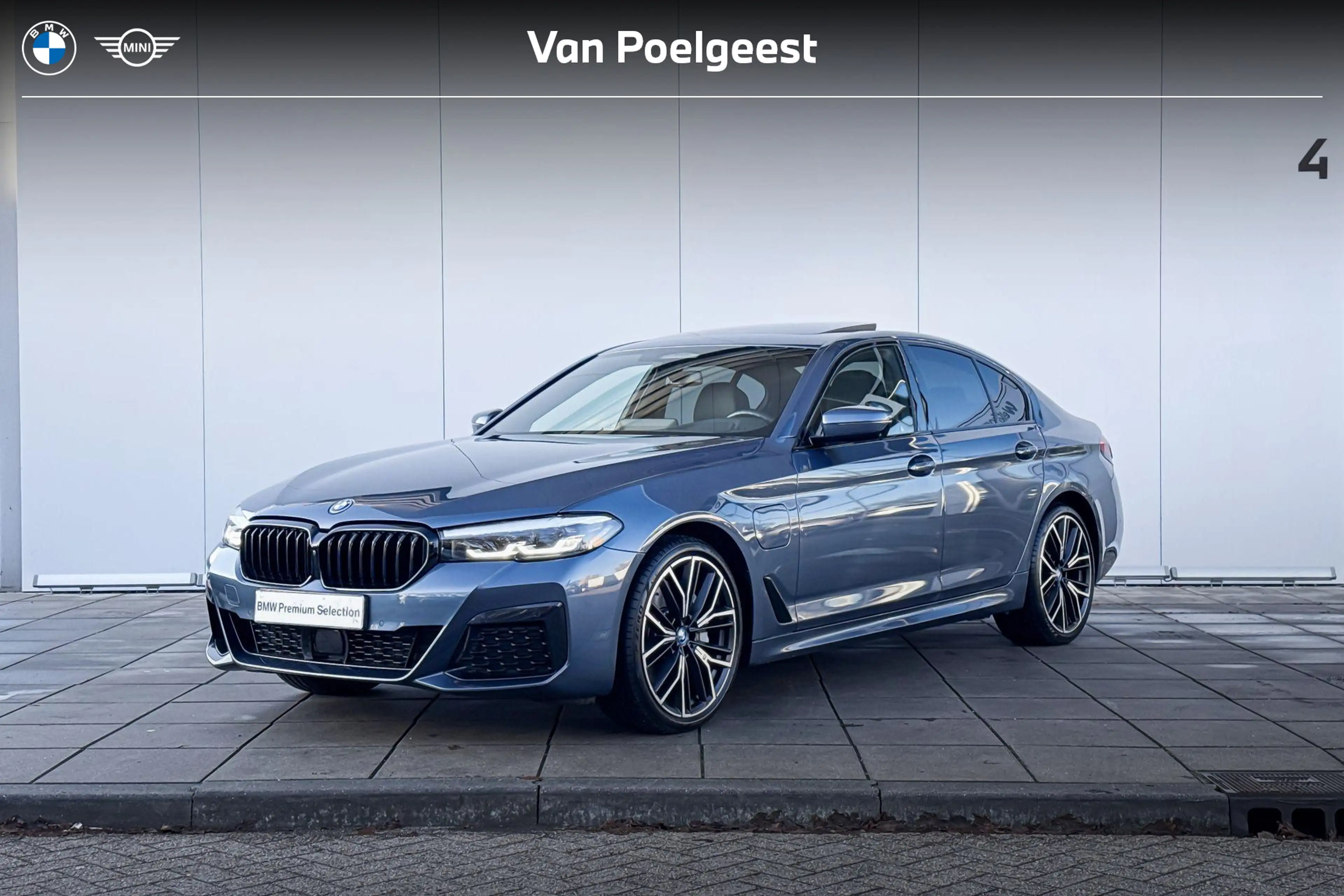 BMW 545 5 Serie 545e xDrive High Executive / Glazen Schuif