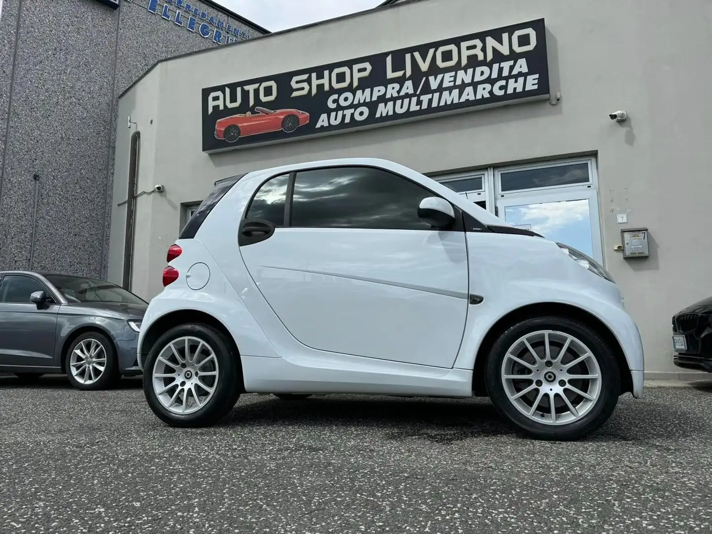 smart forTwo smart fortwo 1000 52kw mhd coupè pure Bianco - 1