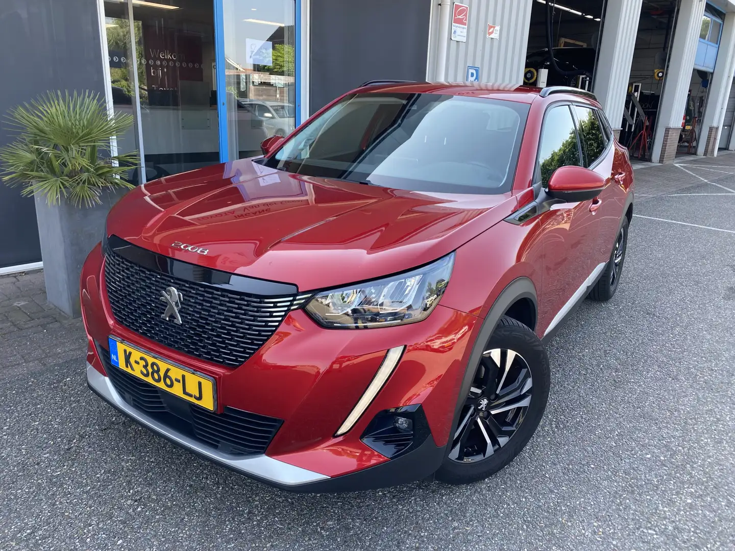 Peugeot 2008 1.2 PureTech Allure Pack CarPlay Android Auto Rojo - 2