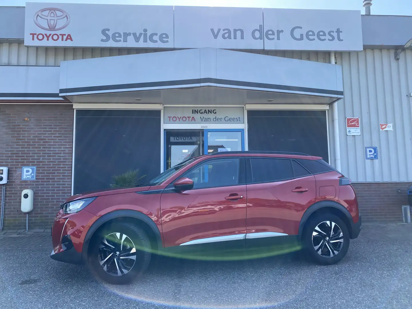 Peugeot 2008 1.2 PureTech Allure Pack CarPlay Android Auto Rojo - 1