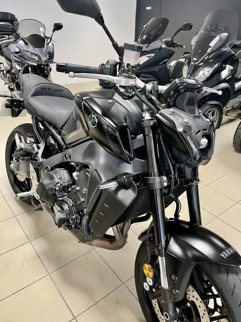 Yamaha MT-09 Schwarz - 1