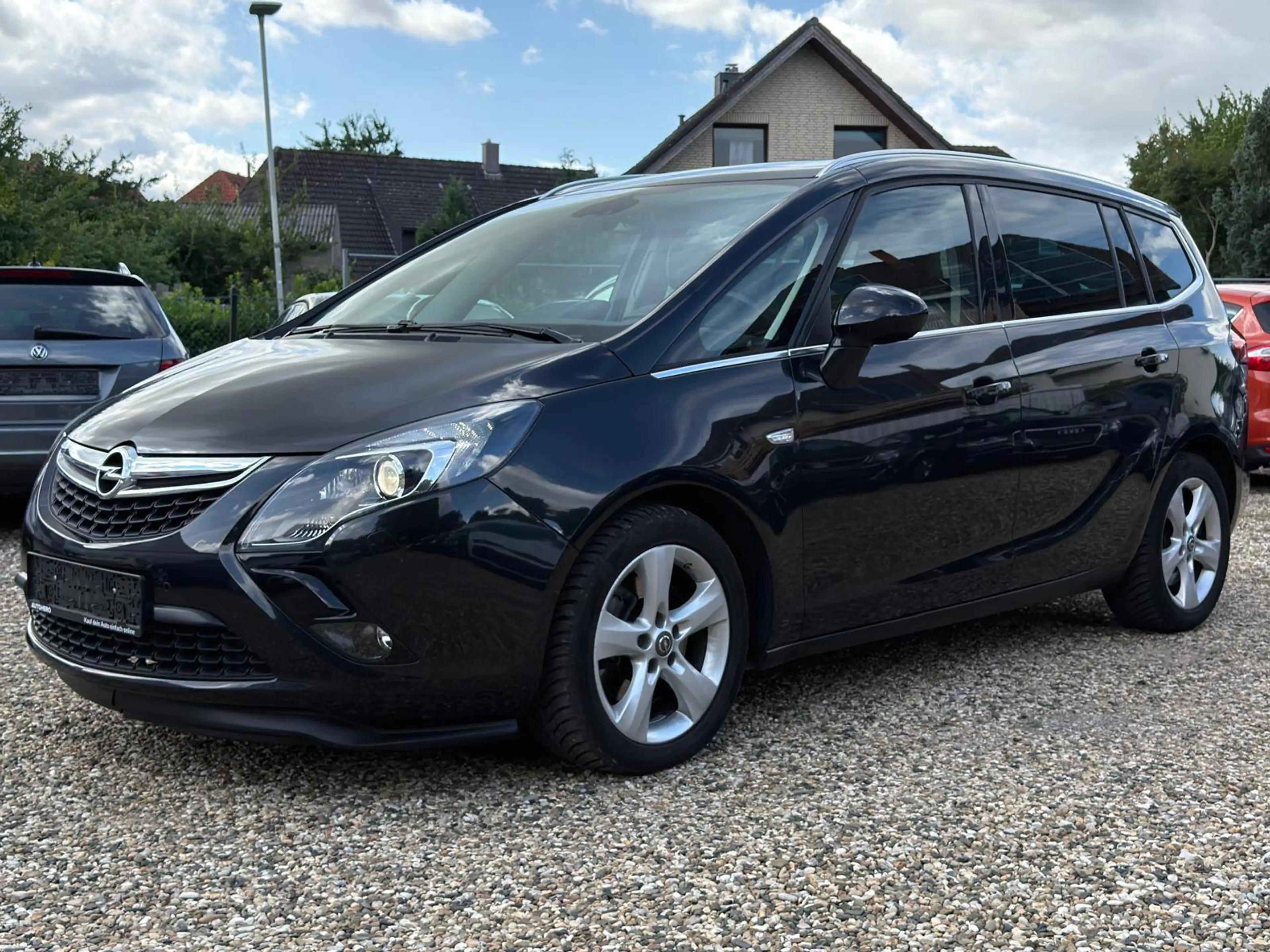 Opel Zafira Tourer 2.0 CDTI Innovation 7Sitzer Volleder Automatik Xenon R.Kamera SHZ PDC Navi Klima Scheckheft Euro6