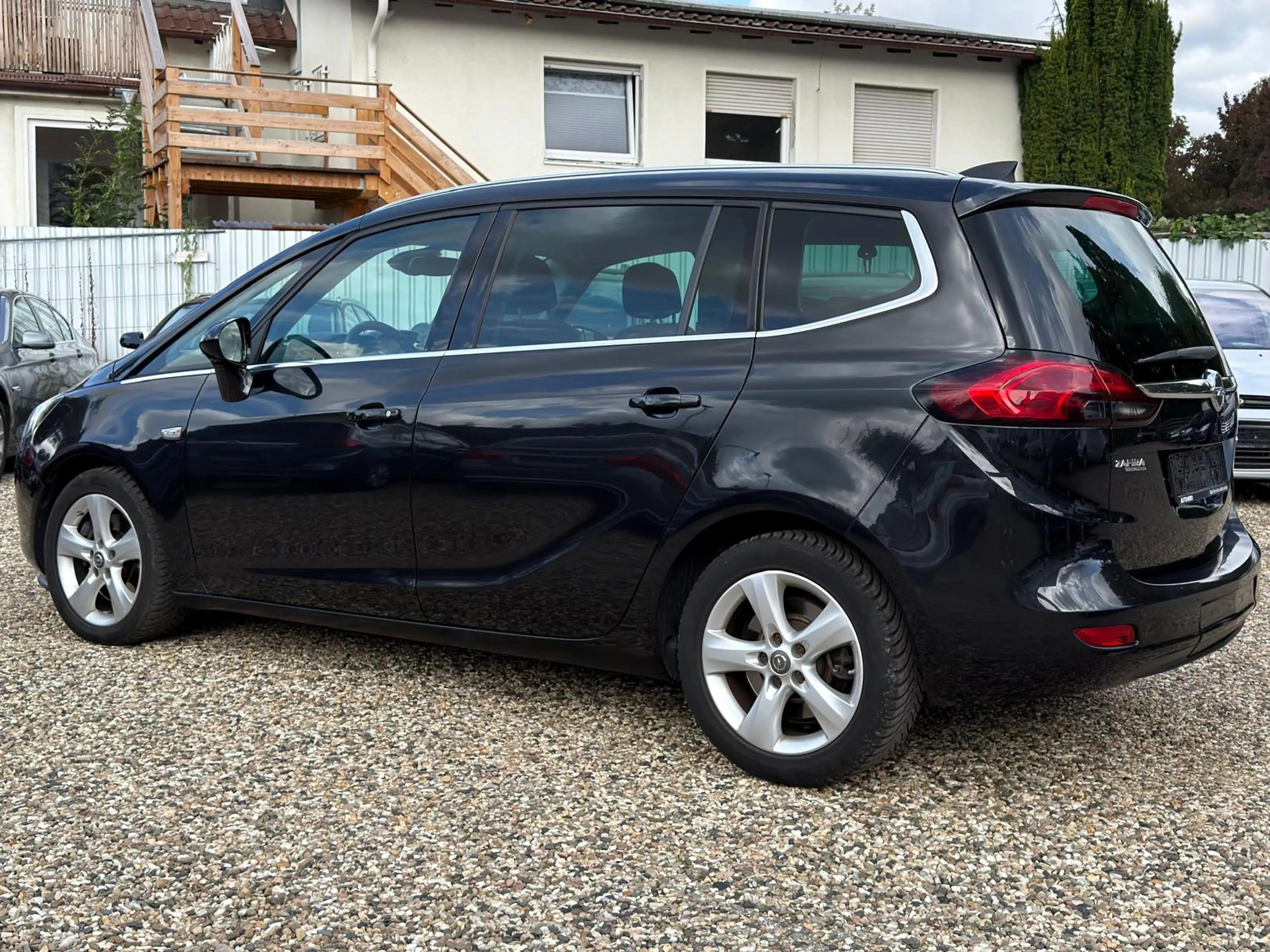 Opel Zafira Tourer 2.0 CDTI Innovation 7Sitzer Volleder Automatik Xenon R.Kamera SHZ PDC Navi Klima Scheckheft Euro6 — photo 3