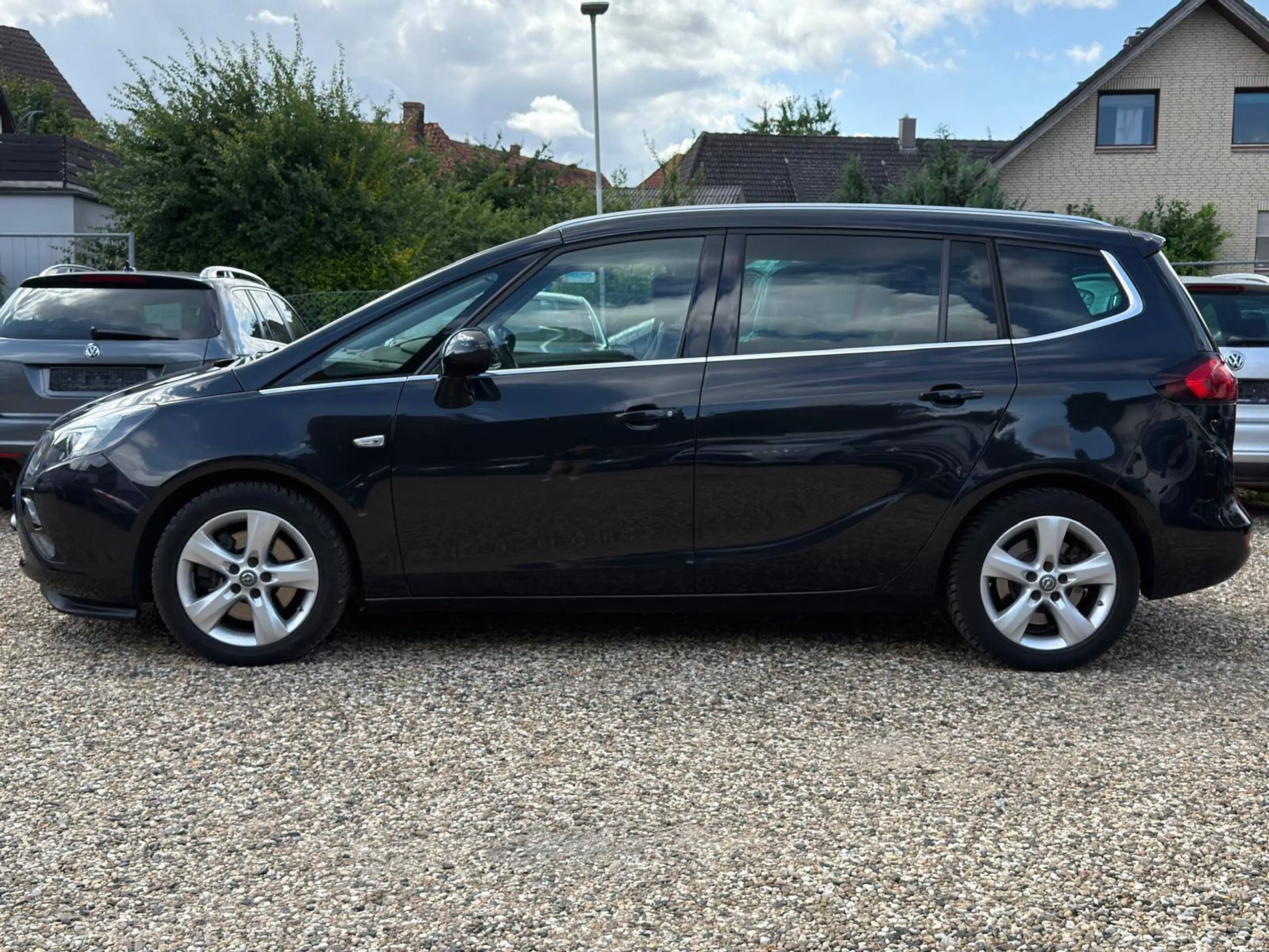 Opel Zafira Tourer 2.0 CDTI Innovation 7Sitzer Volleder Automatik Xenon R.Kamera SHZ PDC Navi Klima Scheckheft Euro6 — photo 2