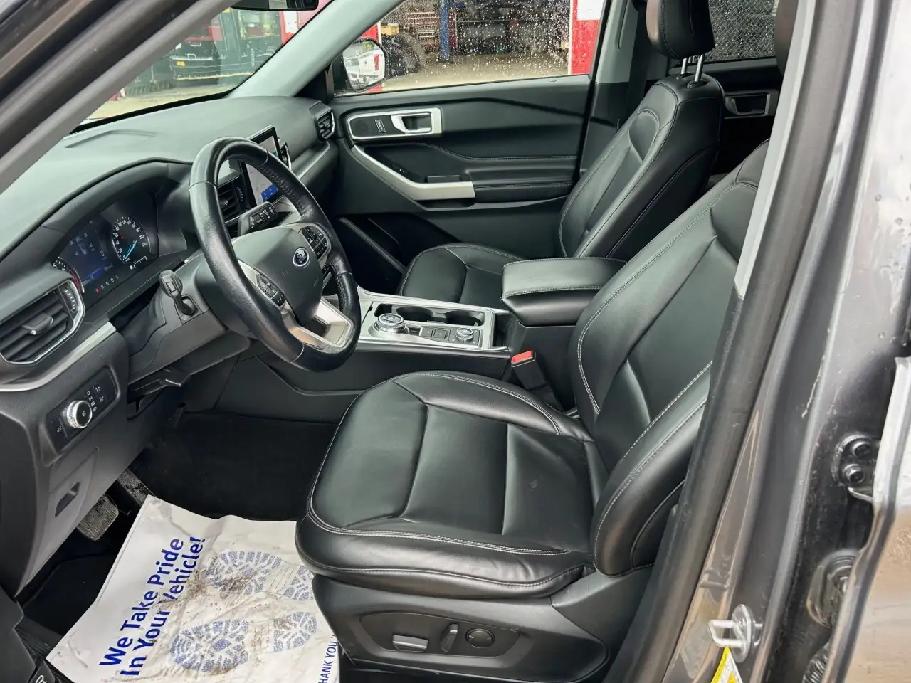 Ford Explorer снимка Ford Explorer
