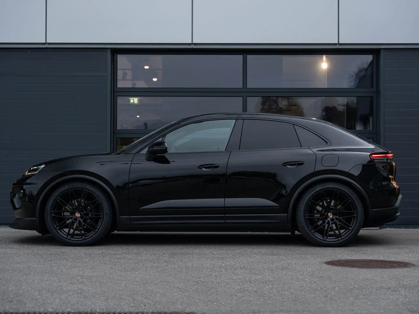 Porsche Macan 4 Noir - 2