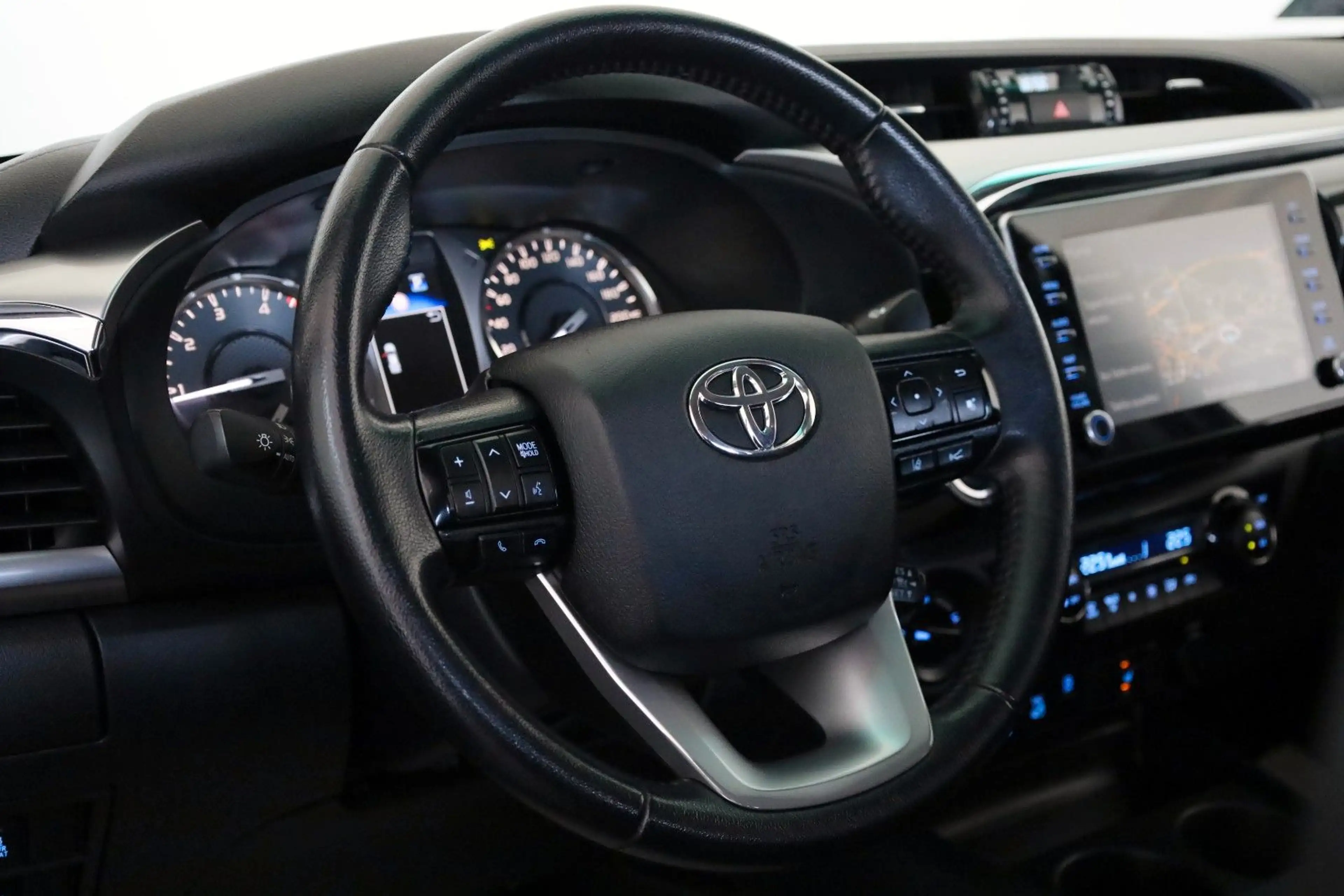 Toyota Hilux Executive 2.8D-4D 4x4,Navi,Kamera,ACC,AHK — photo 12