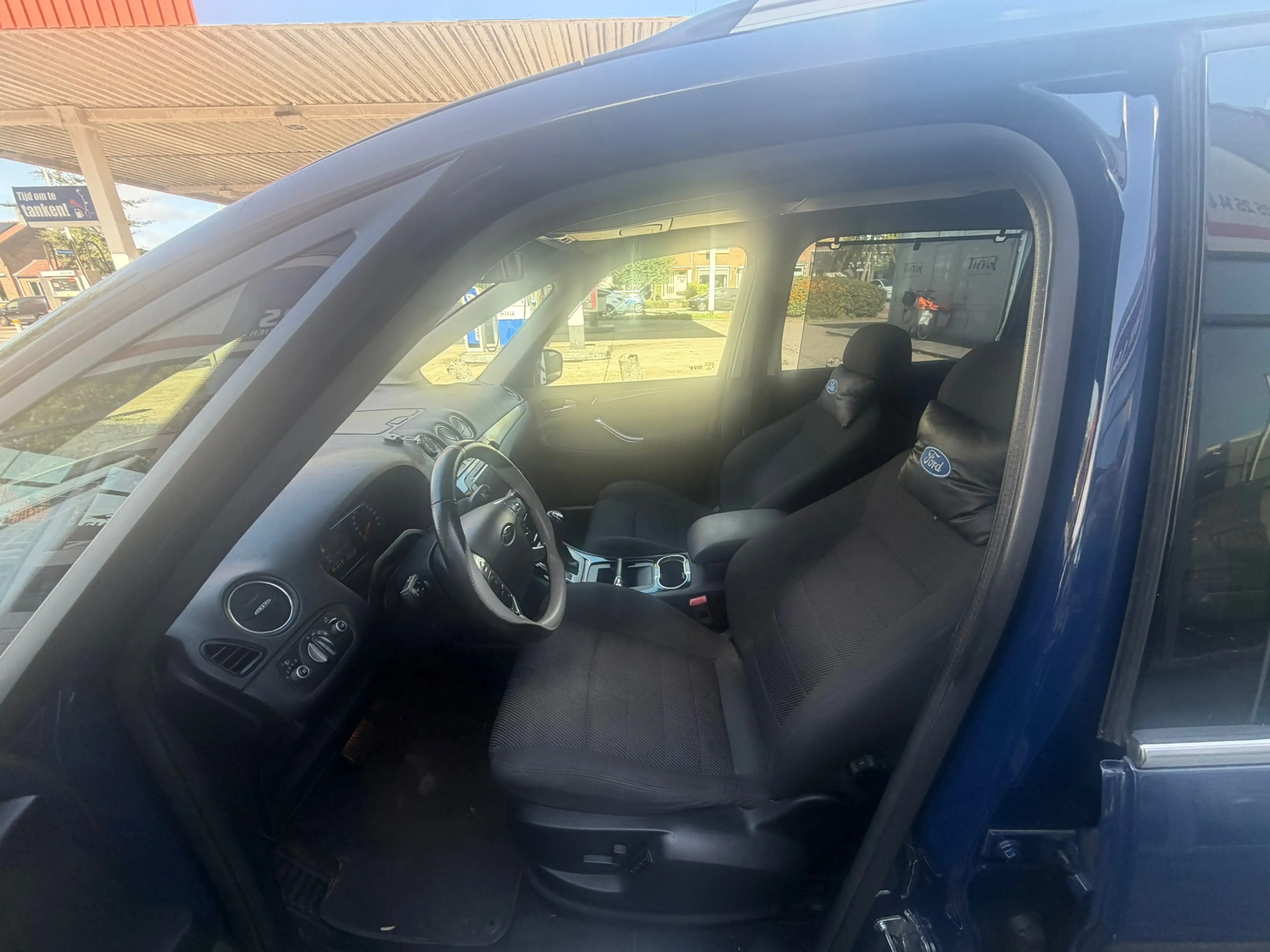 Ford Galaxy 2.0 SCTi Titanium — photo 11