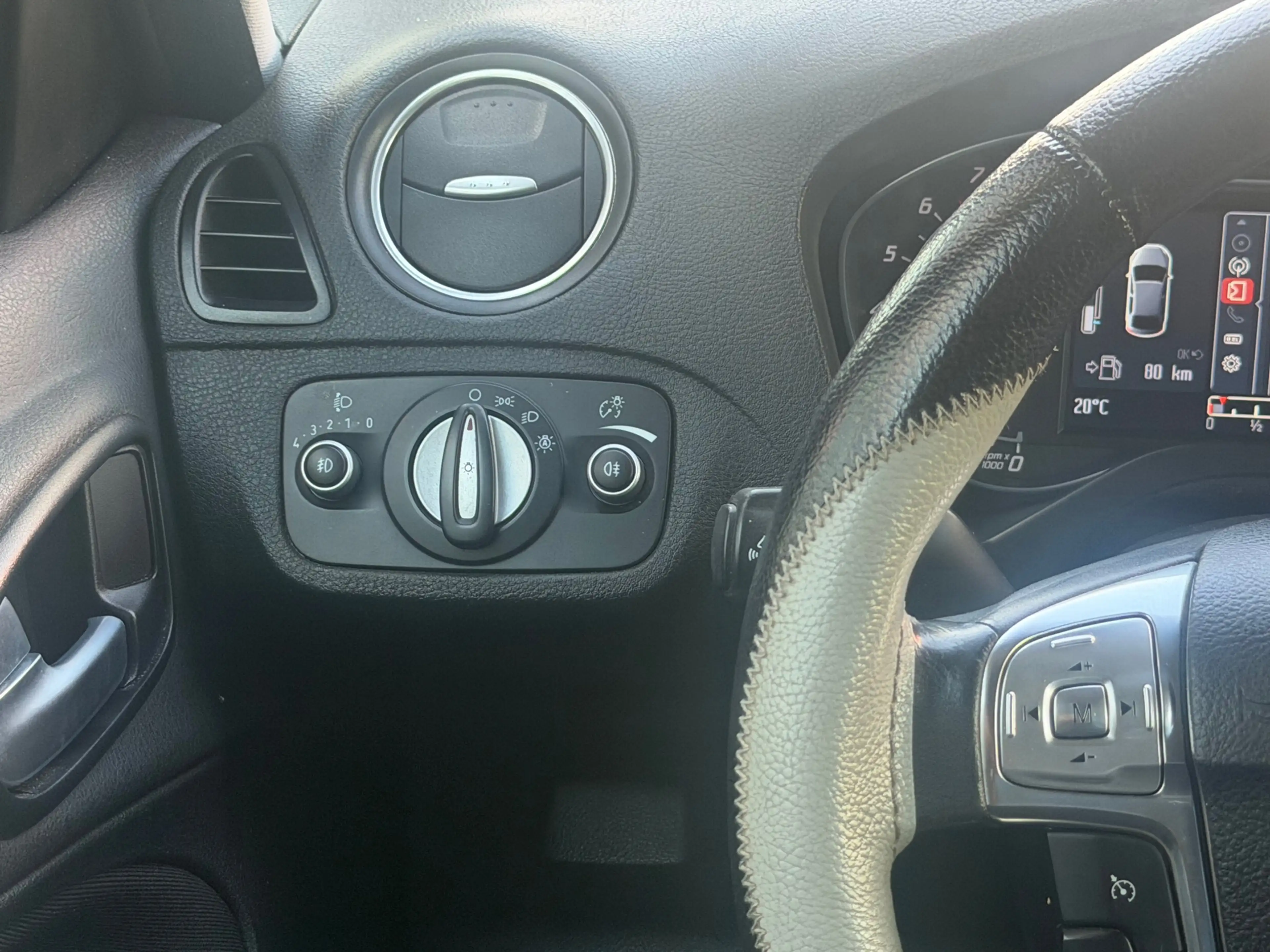 Ford Galaxy 2.0 SCTi Titanium — photo 15