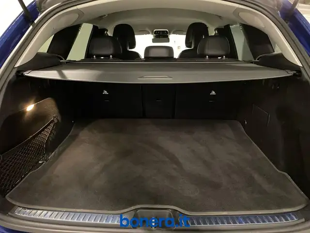 Mercedes-Benz 220 view 9