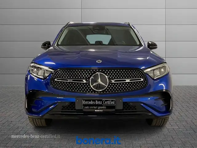 Mercedes-Benz 220 view 4
