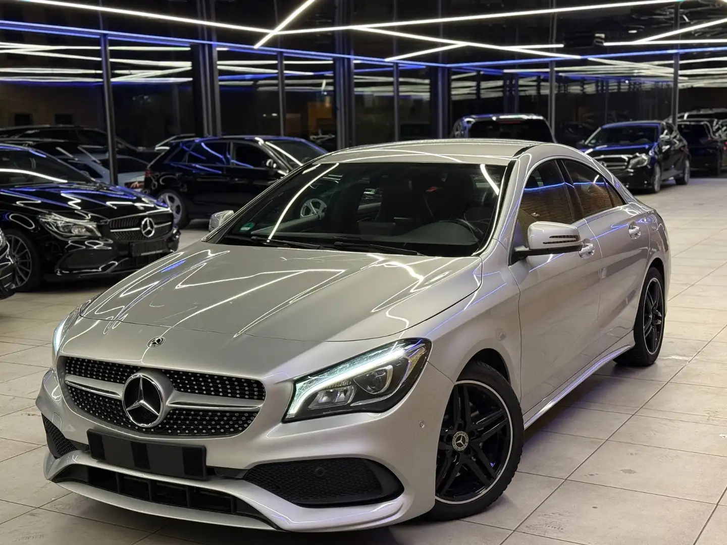 Mercedes-Benz CLA 220 d 4Matic*AMG LINE*R-KAM*DESIGNO*COMAND* Argent - 1