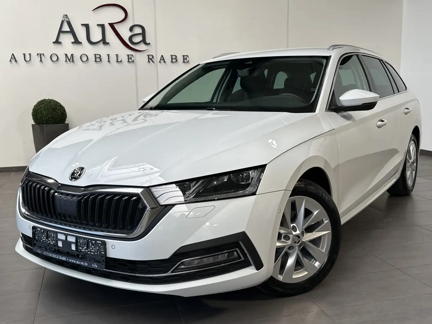Skoda Octavia Combi 2.0 TDI DSG First NAV+LED+KAM+ACC Blanco - 1