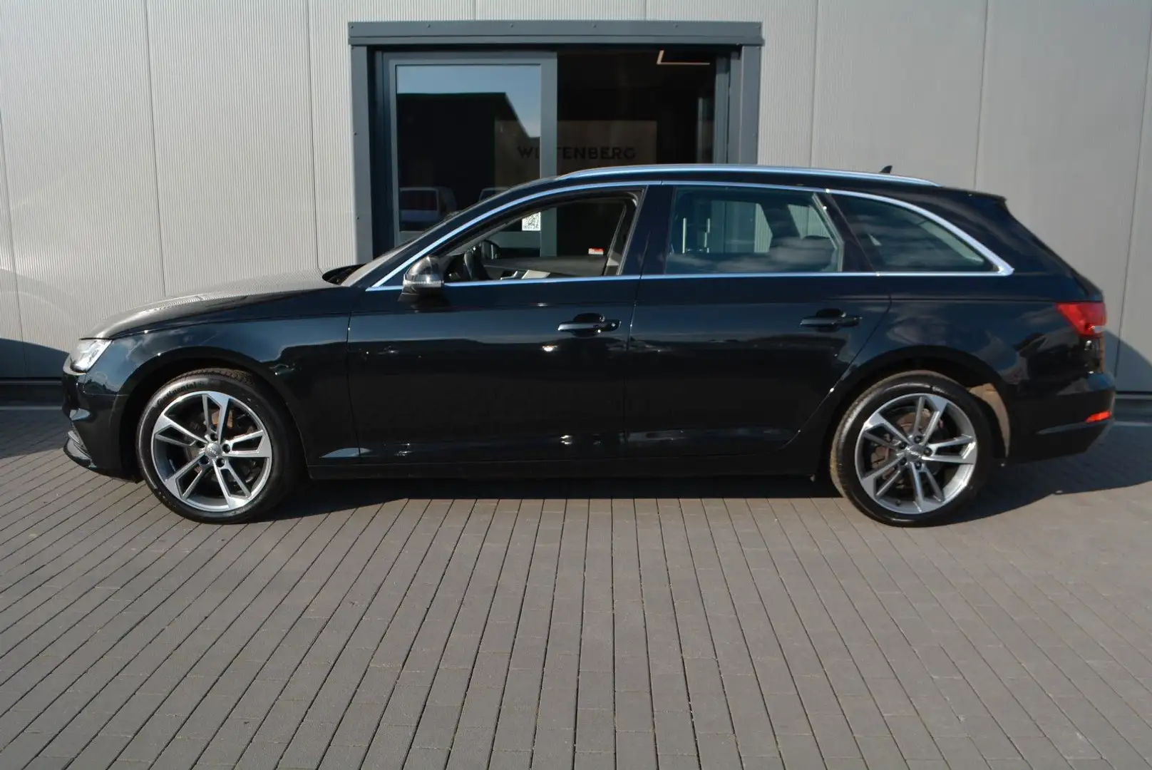 Audi A4 Avant 35 TDI sport-virtualCockpit Schwarz - 2