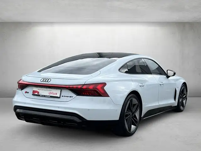 Audi E-Tron GT view 3