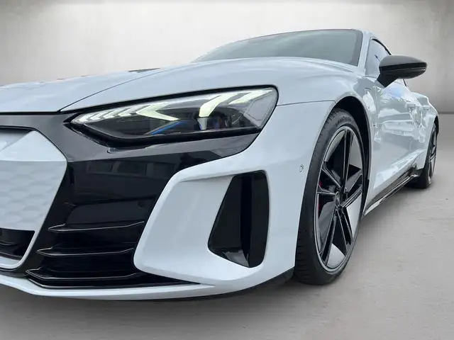 Audi E-Tron GT view 4