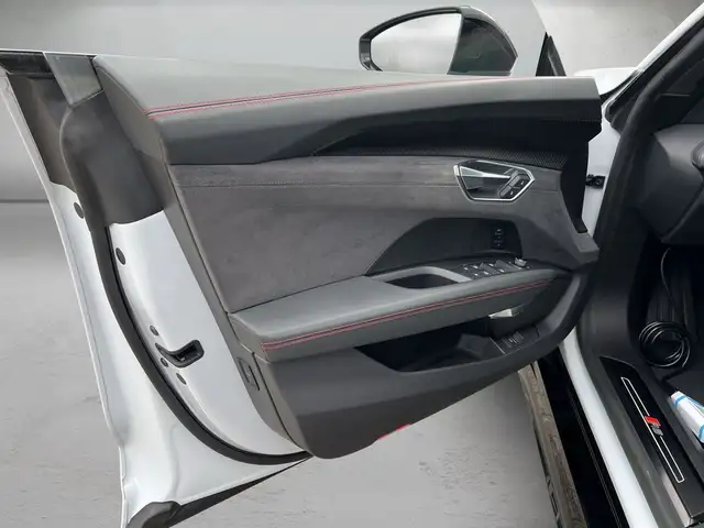 Audi E-Tron GT view 6