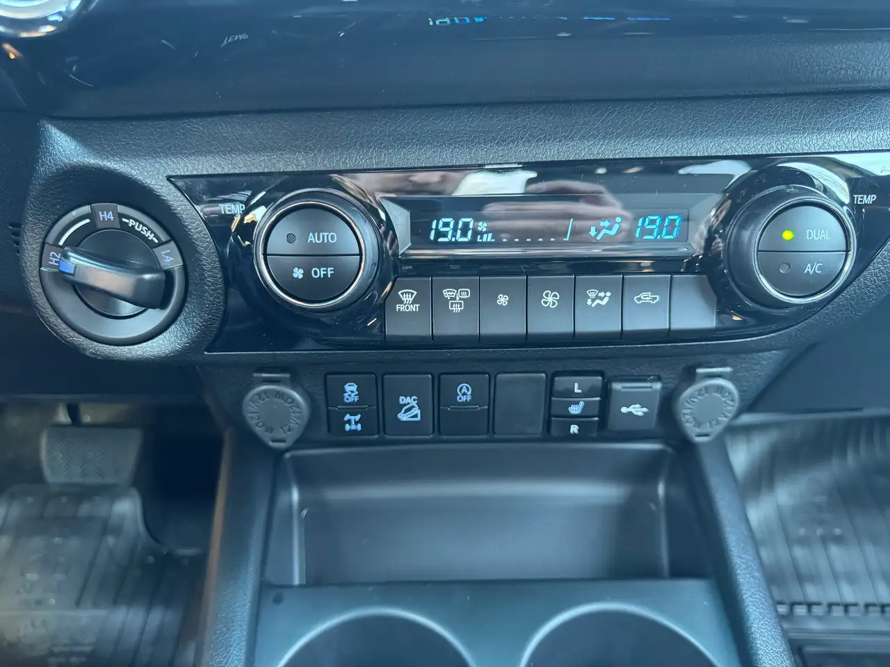 Toyota Hilux HiLux 4x4 Extra Cab Autm. Invincible 16